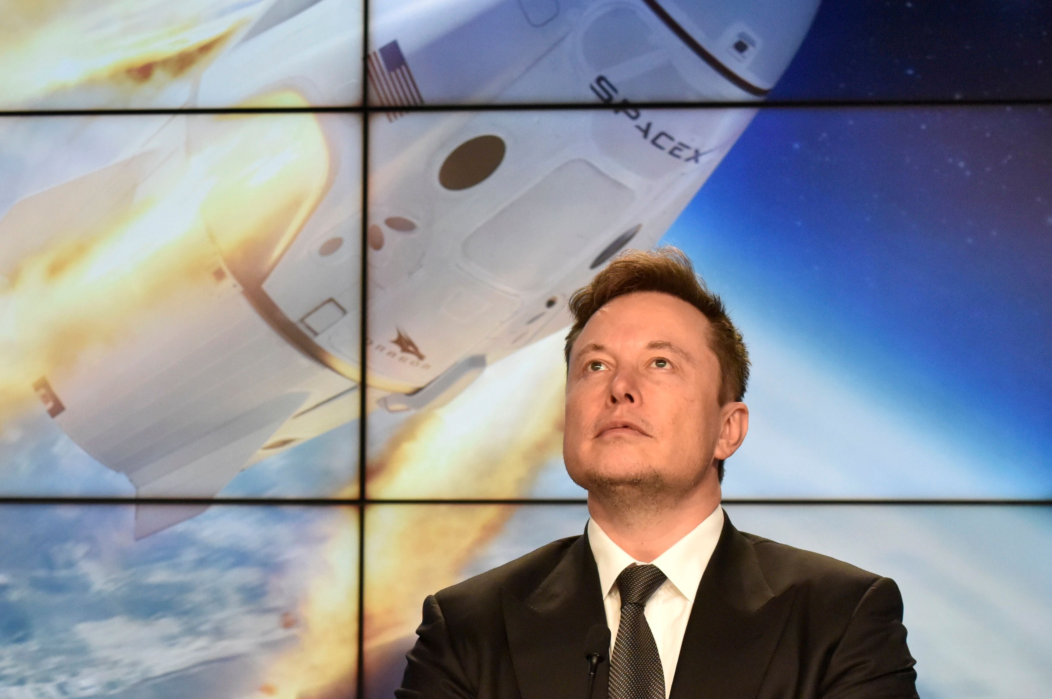 La empresa de Elon Musk ya trabaja en la adaptación de trajes espaciales para traer de regreso a los astronautas varados (REUTERS/Steve Nesius/File Photo)