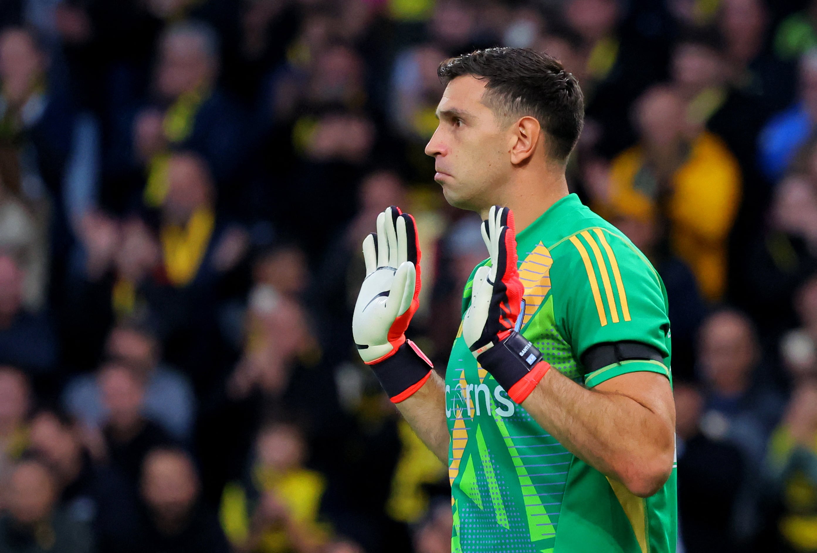 Dibu Martínez mantuvo su arco en cero en Suiza. Aston Villa goleó 3-0 a Young Boys (REUTERS/Denis Balibouse)