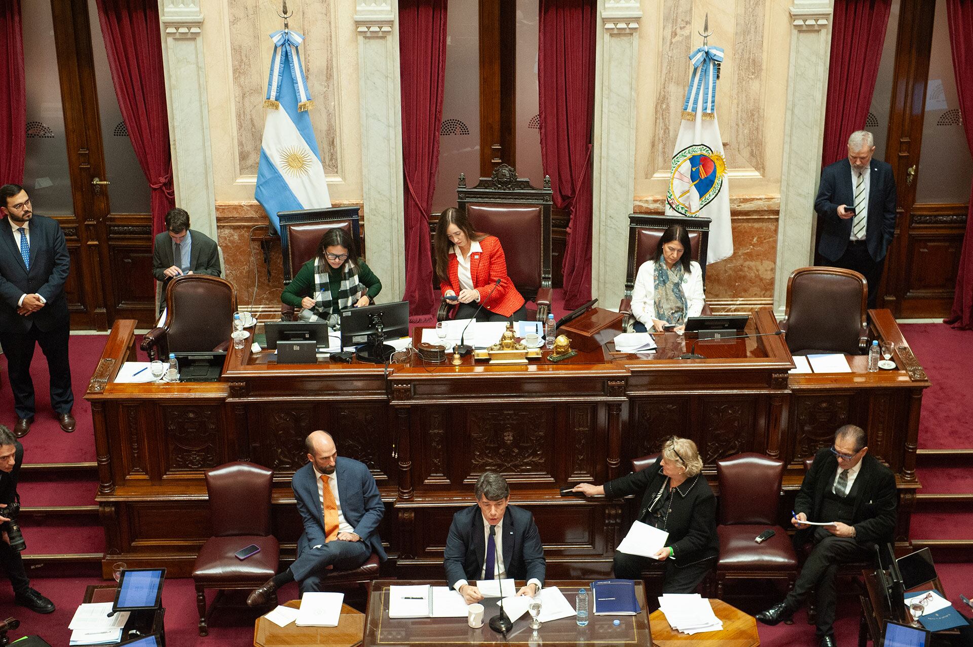 Nicolás Posse expone en el senado