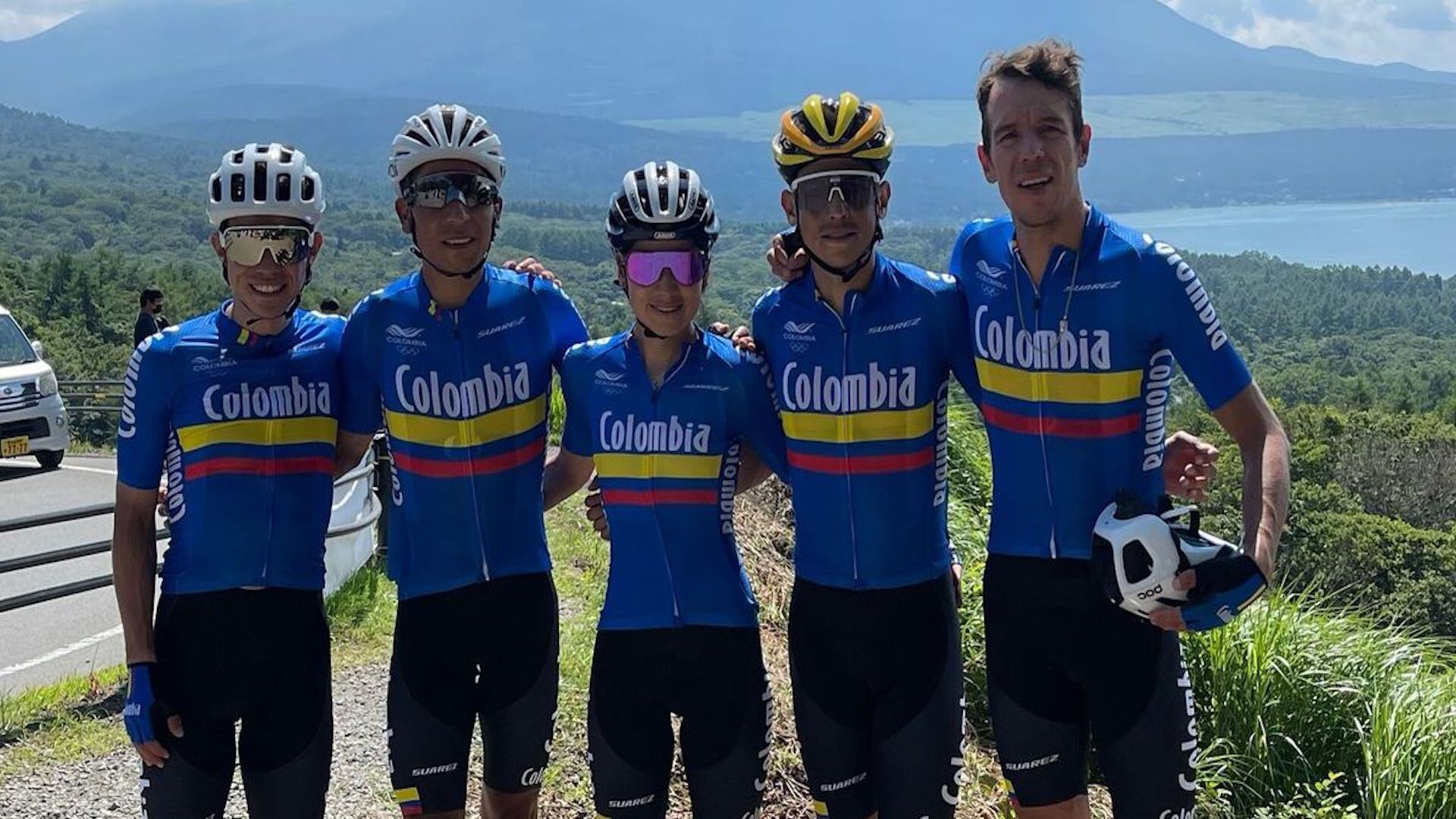 La foto de la delegación colombiana de ciclismo que participará en Tokio 2020 / (Twitter: @UranRigoberto).