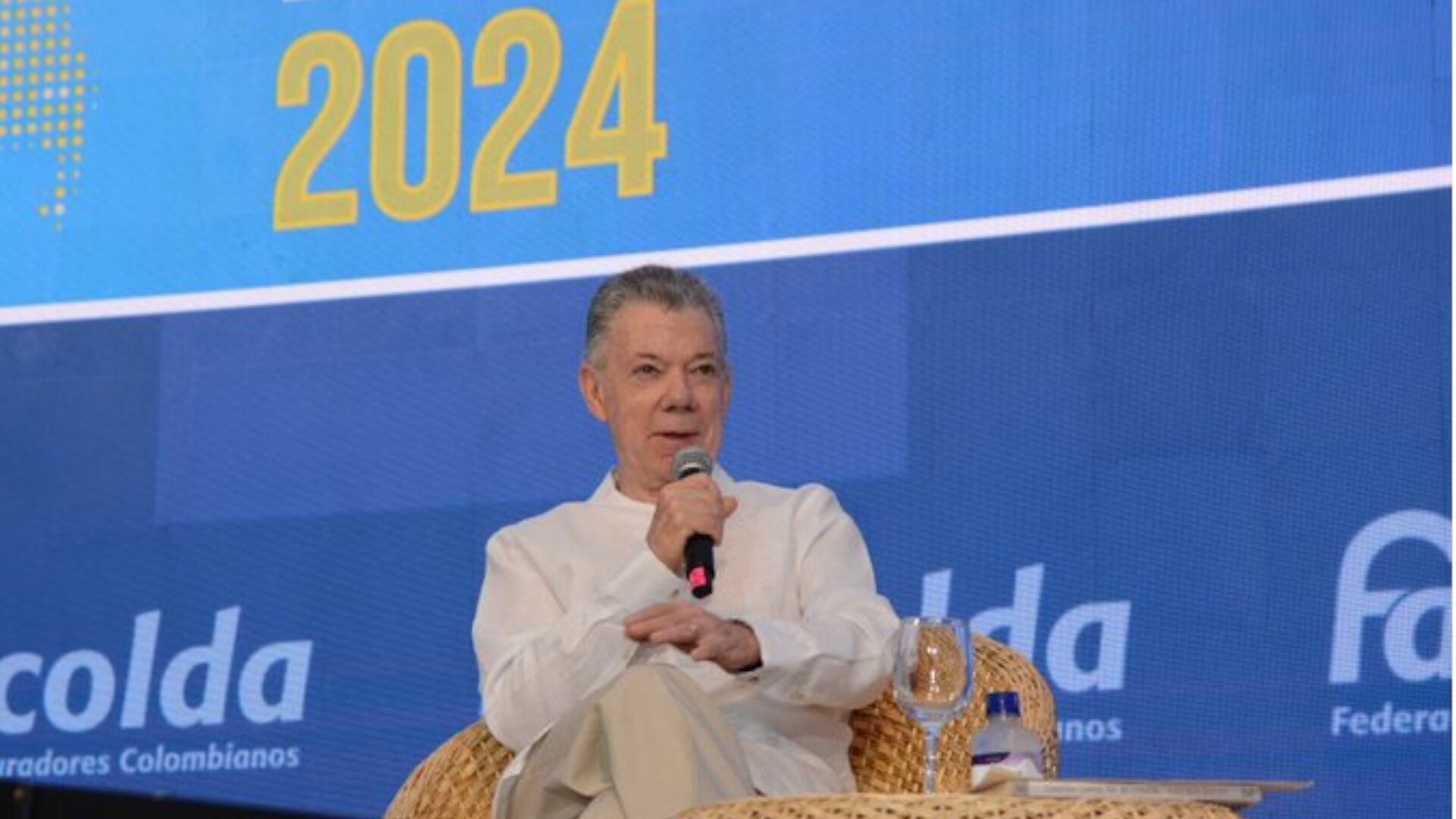 El expresidente Juan Manuel Santos volvió a criticar los procesos de paz del Gobierno Petro durante la Convención Internacional de Seguros que organizó Fasecolda en Cartagena. (Crédito: @FasecoldaOficia / X)