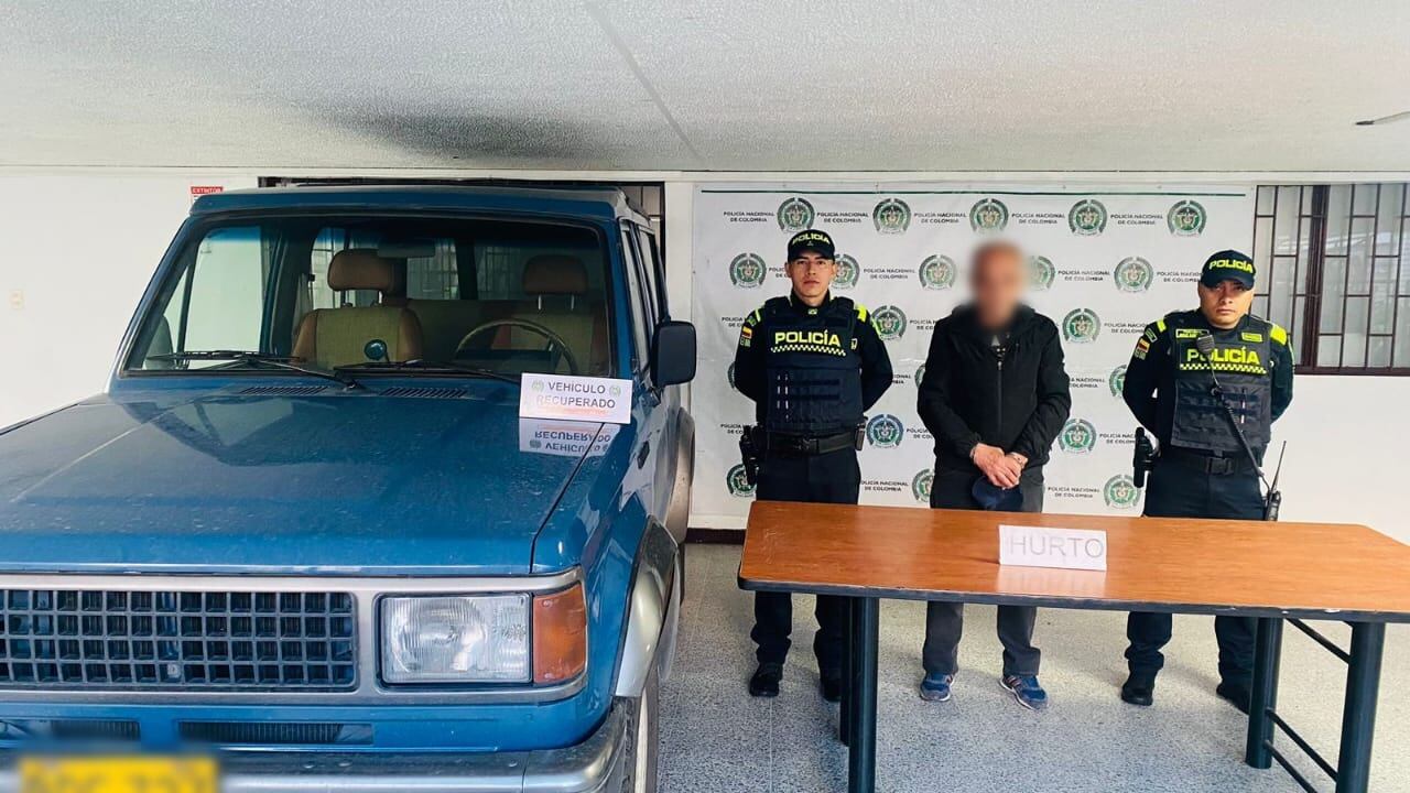 Uniformados hallaron el vehículo es junto con el responsable del hurto - crédito Policía de Bogotá