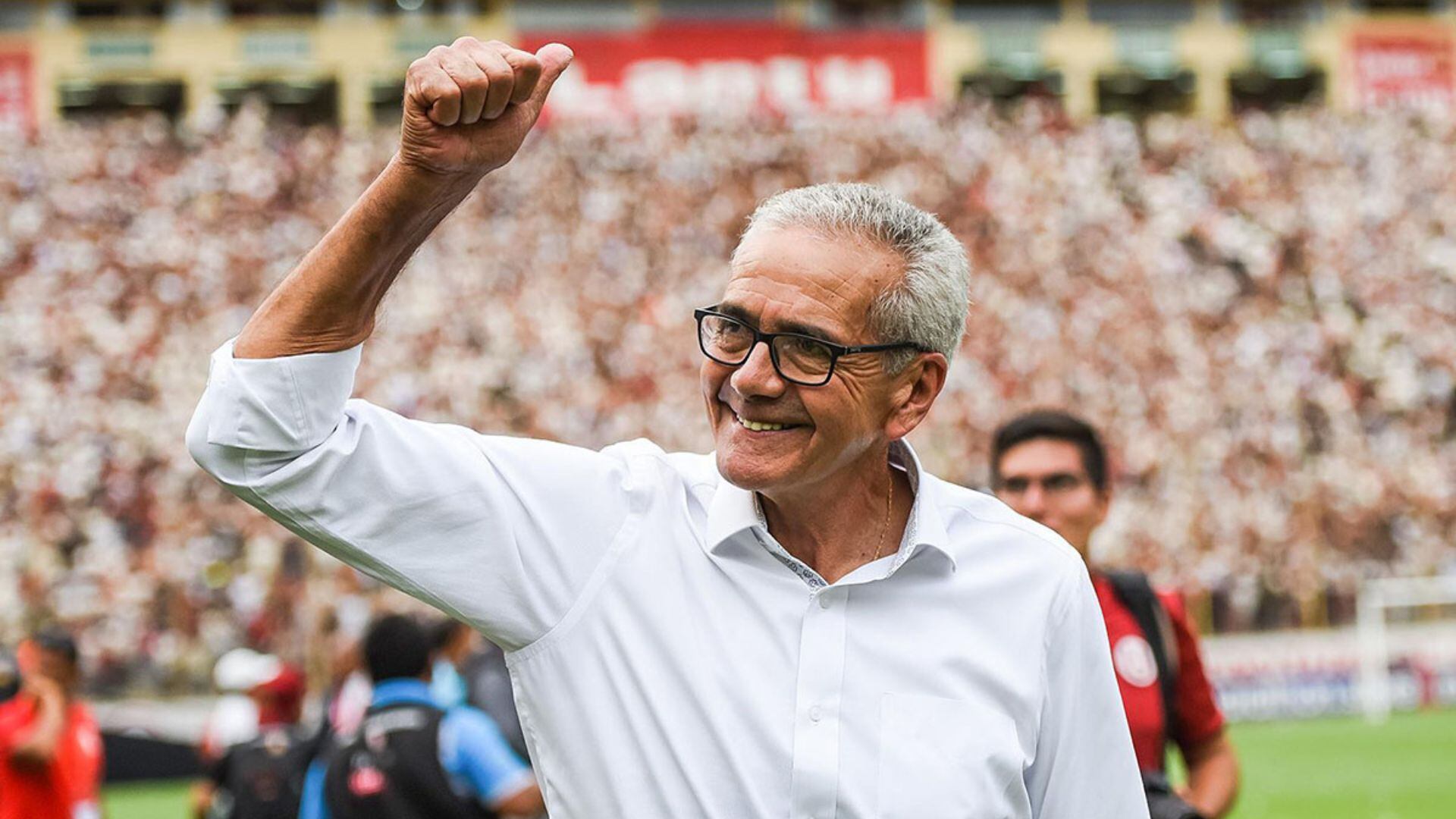 Gregorio Pérez, extécnico de Universitario, se retiró del fútbol a los 76 años para cuidar su salud.