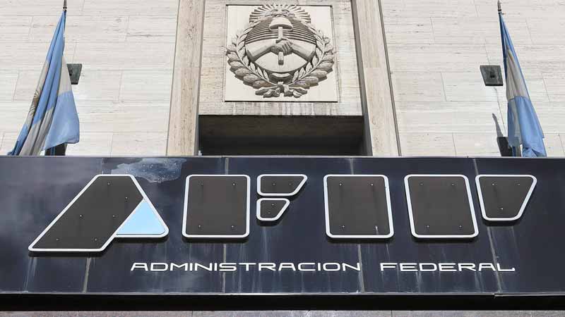 La AFIP ya permite que los empleados en relación de dependencia recuperen la percepción del 35% por la compra de dólares