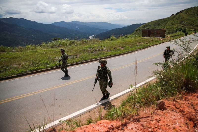 Un soldado fue secuestrado junto a su familia en Caquetá, al parecer por disidencias de las Farc - crédito Luisa González/REUTERS