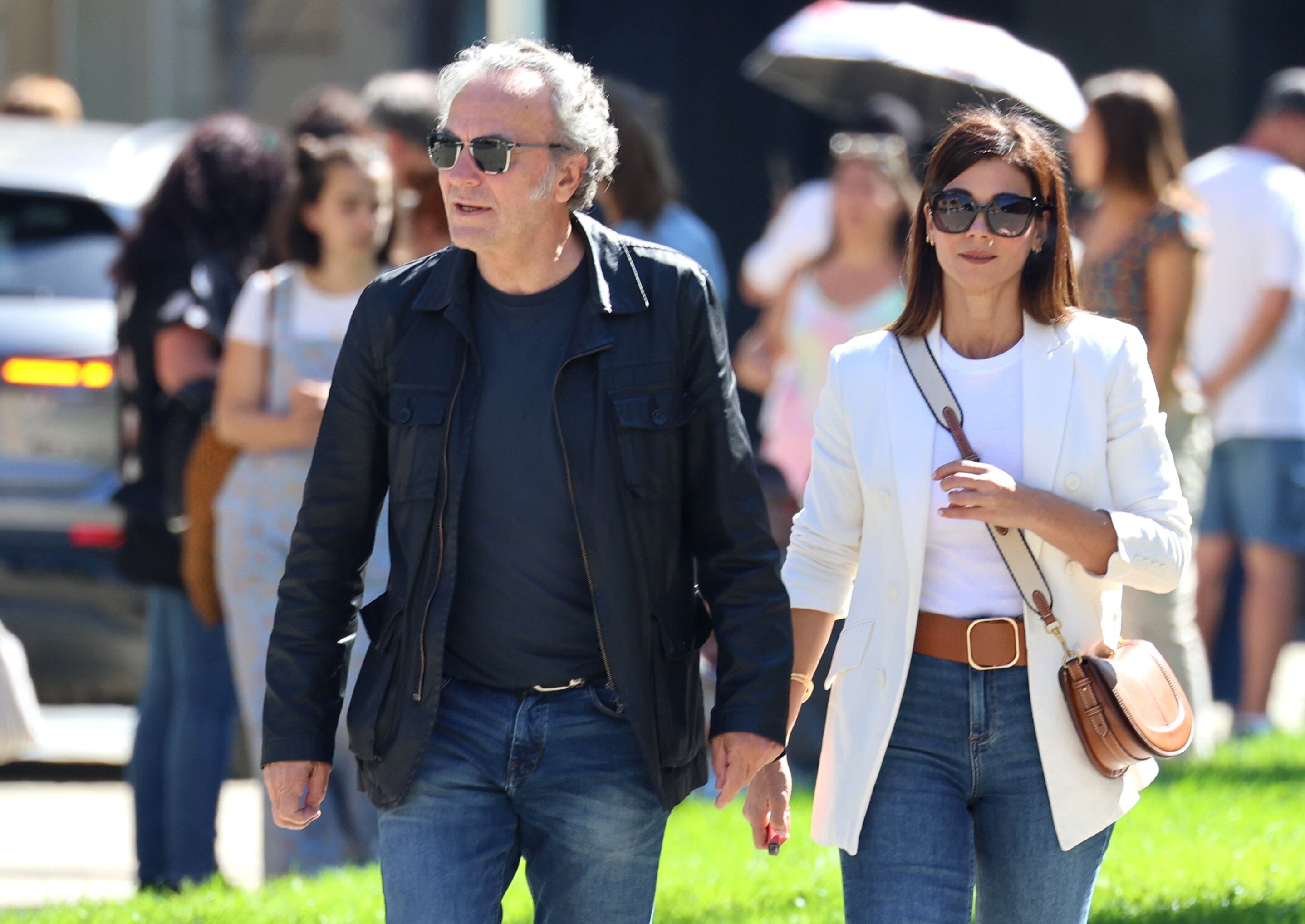 José Coronado con su actual pareja, Irene López paseando en San Sebastián. (Raúl Terrel / Europa Press)