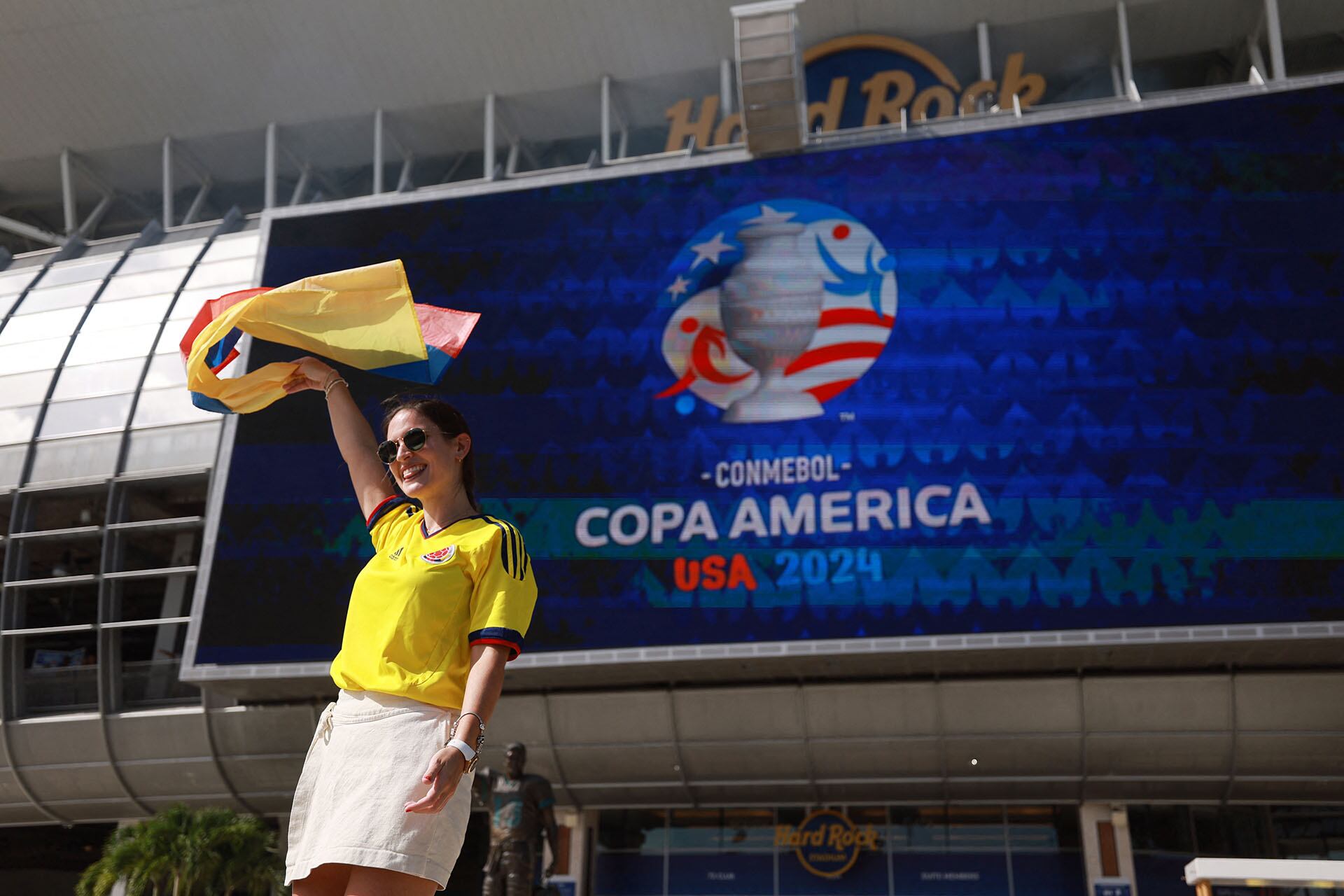 Copa América 2024 - Argentina Colombia -  Se abrieron las puertas del estadio y comenzaron a entrar los hinchas