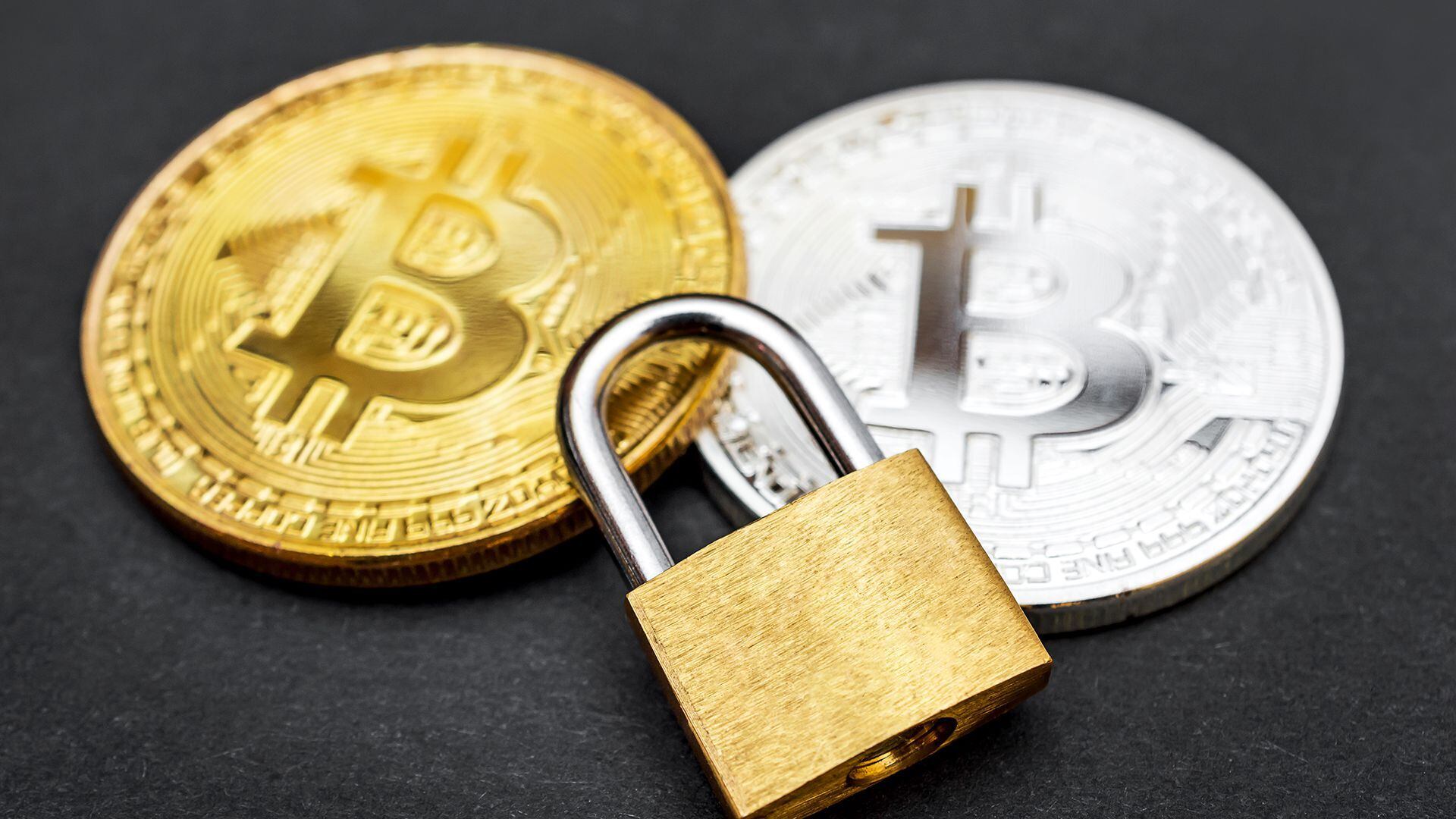 Las criptomonedas se caracterizan por usar redes blockchain, no existir físicamente y carecer de regulación. (Getty Images)