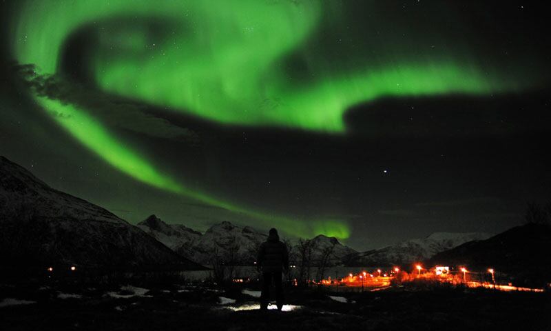 En los últimos meses, a raíz del pico en el ciclo solar, se vieron muchas postales de auroras boreales (EFE)