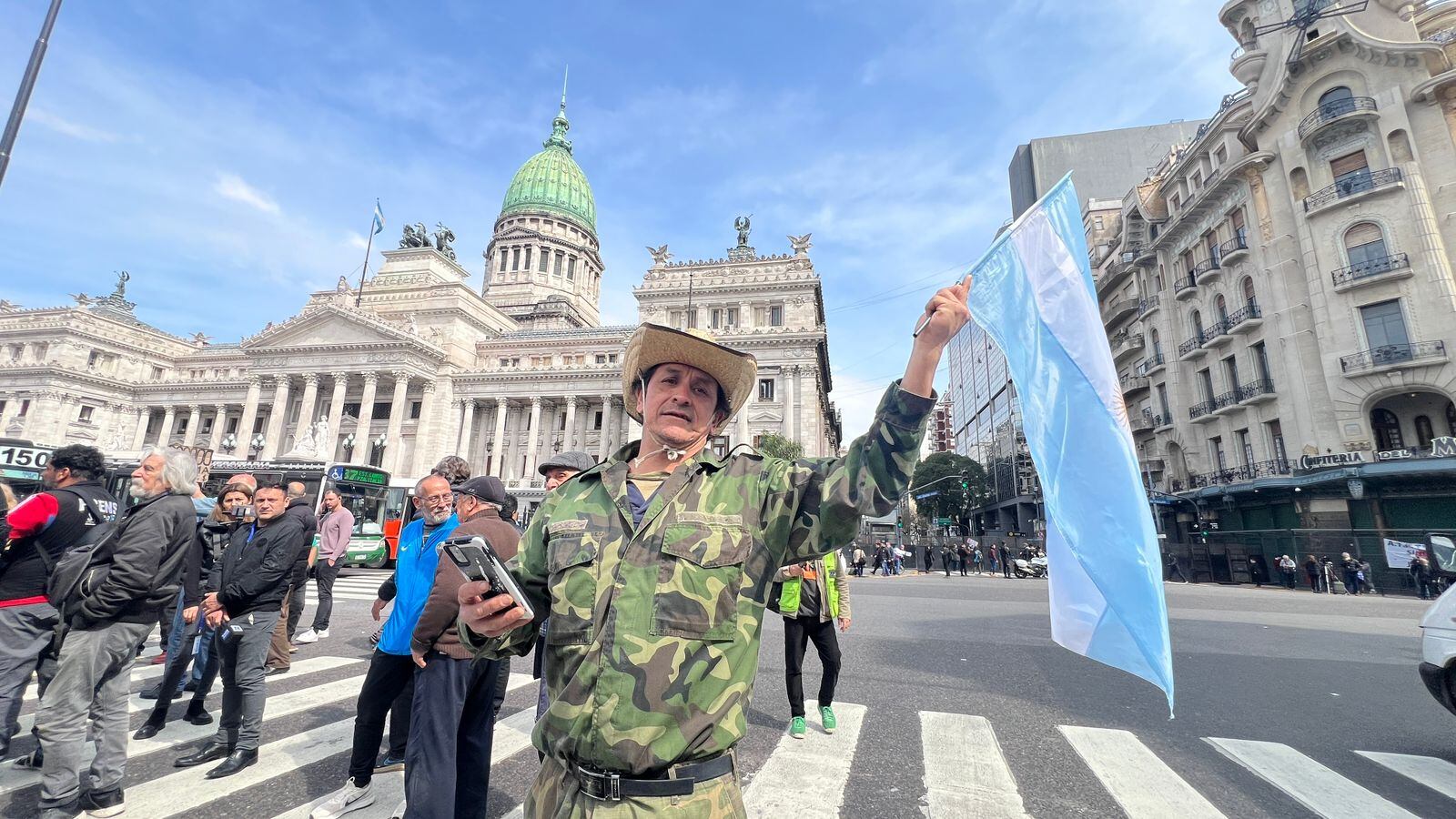 Plaza del Congreso - Debate en Diputados por el veto de Javier Milei a la reforma jubilatoria