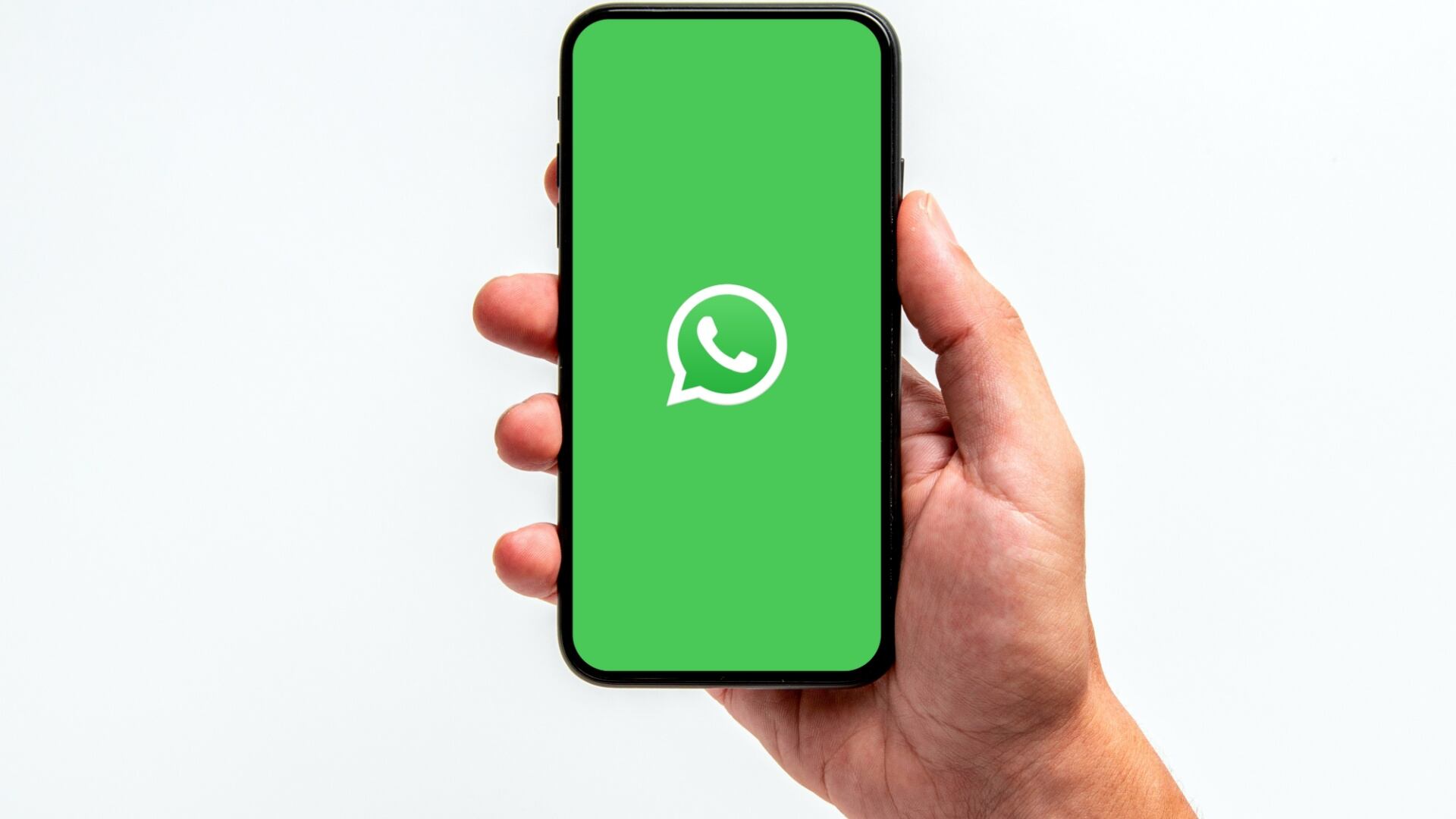 WhatsApp en un móvil (ShutterStock)