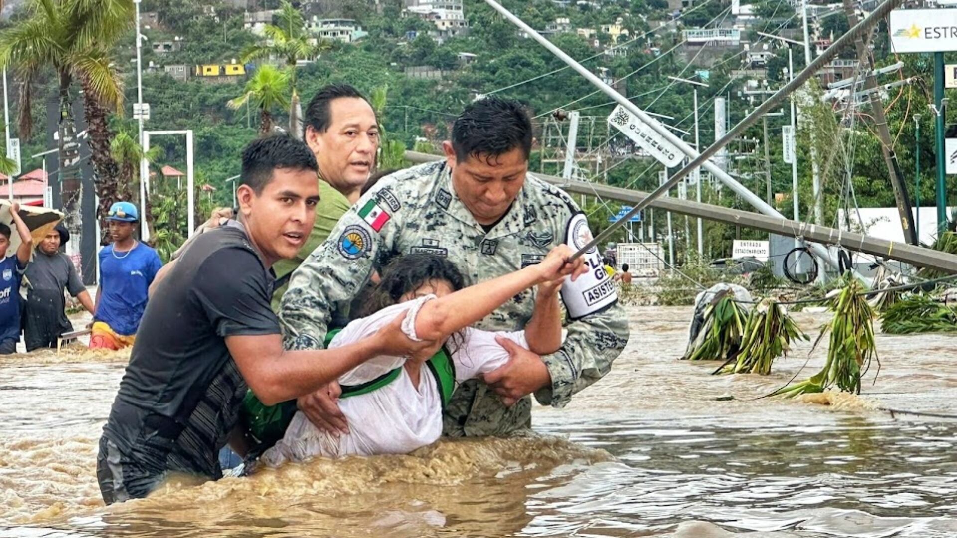 Foto de Acapulco bajo el agua tras el paso del Huracán John