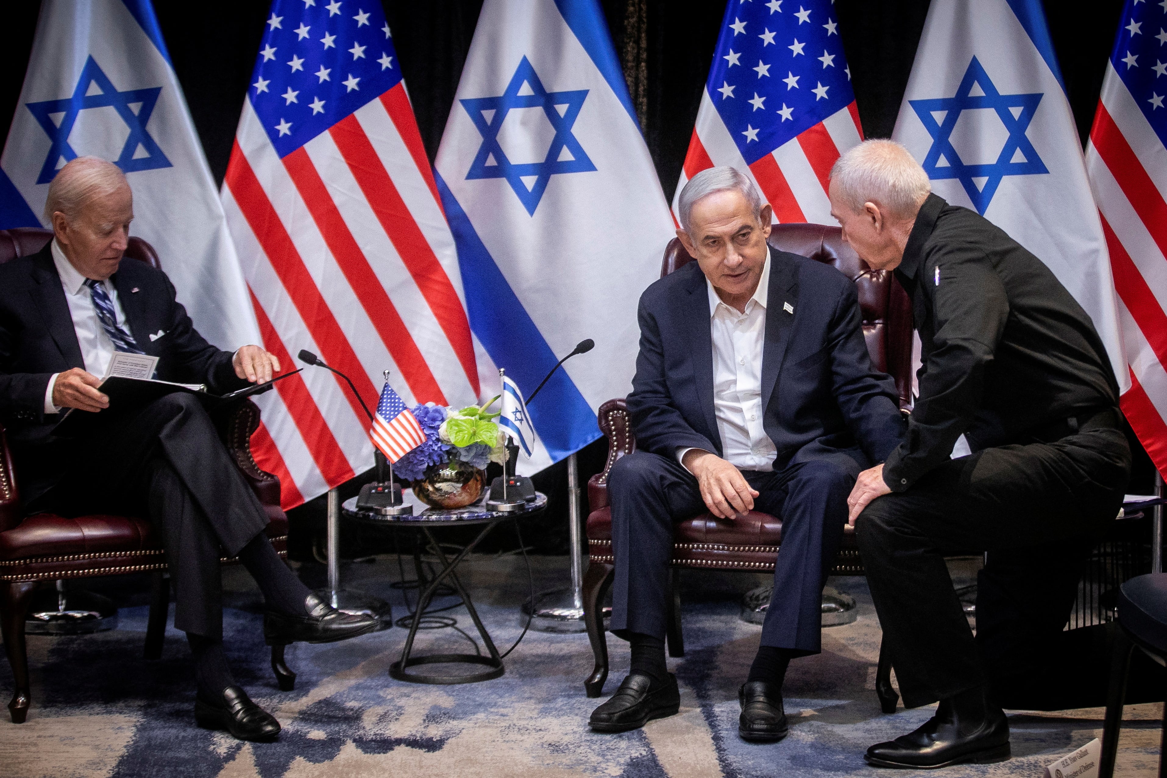 Joseph Biden, Benjamin Netanyahu y Yoav Gallant durante un encuentro oficial en Tel Aviv, (Israel)