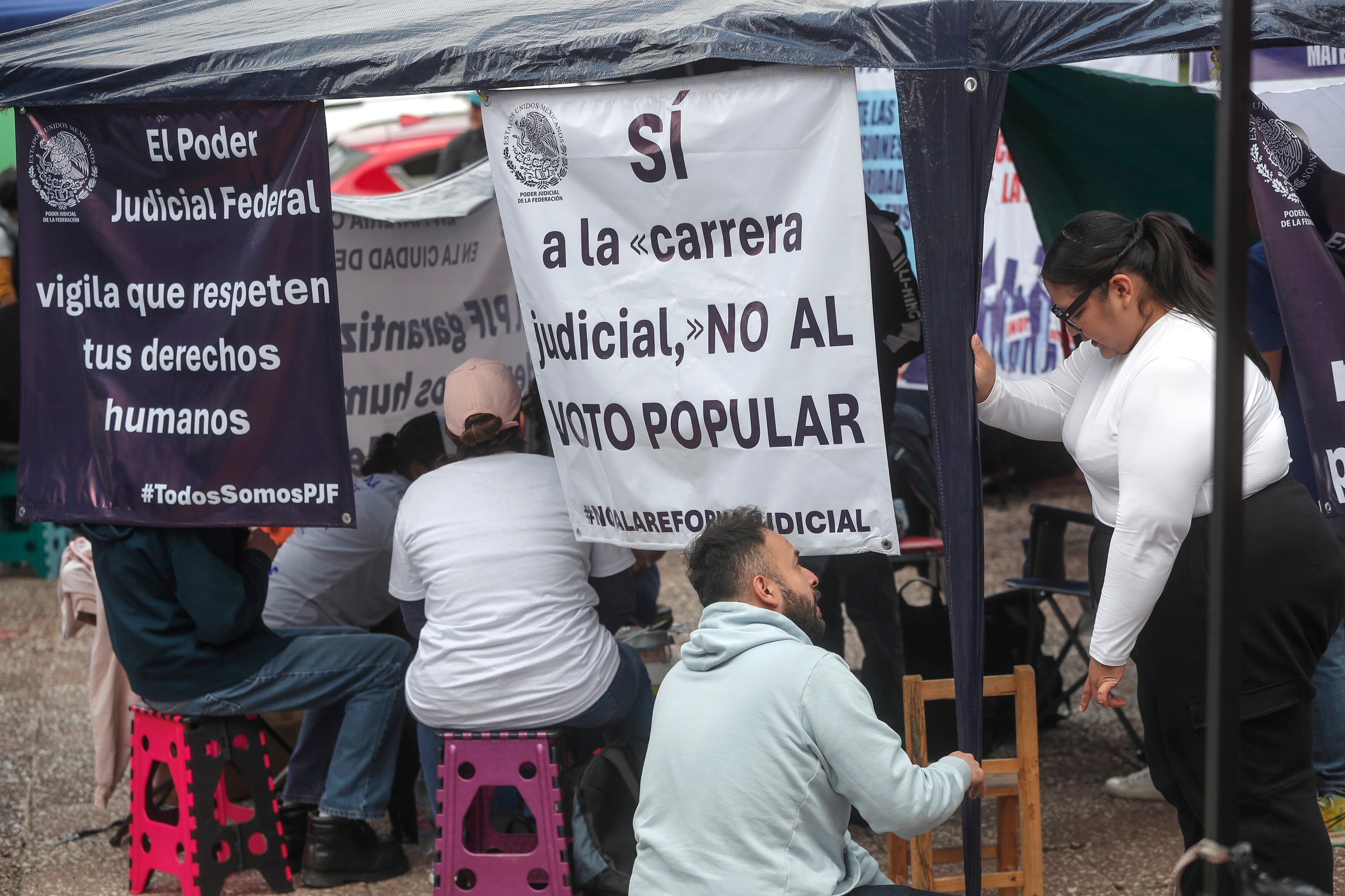 Trabajadores, jueces y magistrados del Poder Judicial se mantienen en paro desde mediados de agosto. (EFE/ Isaac Esquivel)