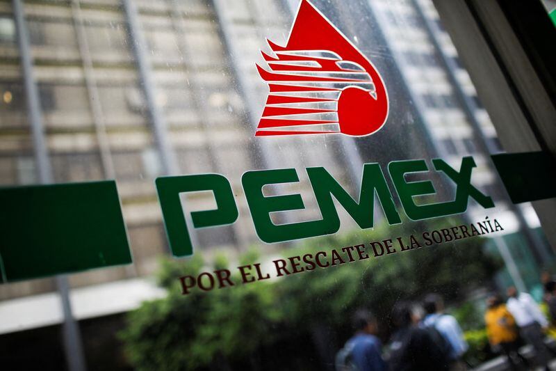 FOTO DE ARCHIVO. El logotipo de Petróleos Mexicanos (Pemex) se muestra en la sede de la compañía en Ciudad de México, México. 26 de julio de 2023. REUTERS/Raquel Cunha