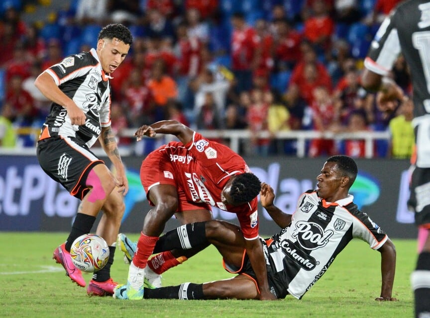 El último encuentro entre Escarlatas y Naranjas en el Valle del Cauca terminó por 1-0 con gol de Facundo Suárez - crédito El País (Cortesía) / Colprensa