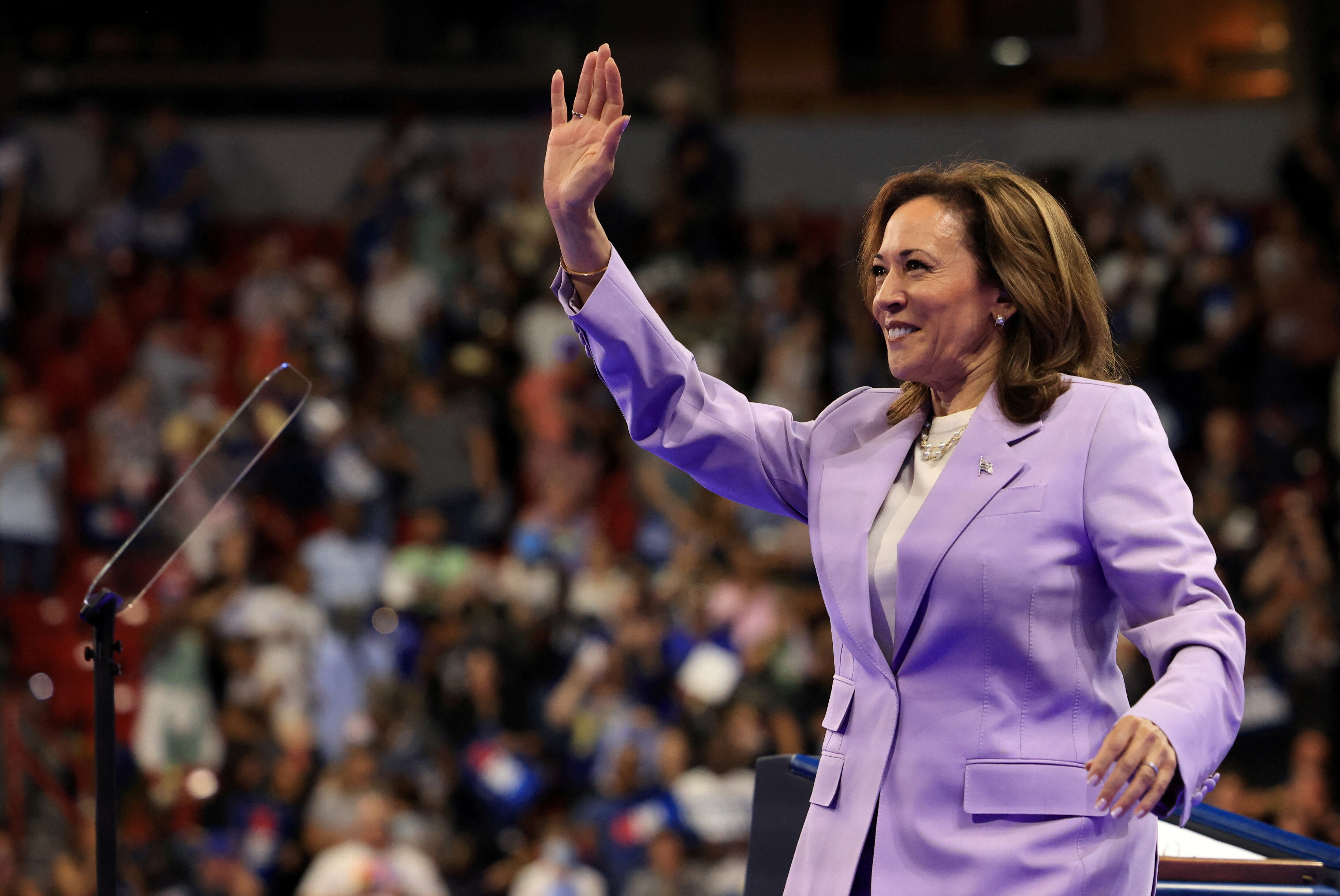 La candidata presidencial demócrata y vicepresidenta de Estados Unidos, Kamala Harris, asiste a un acto de campaña en el campus de la Universidad de Nevada, Las Vegas, el 10 de agosto de 2024 (REUTERS/Kevin Mohatt)