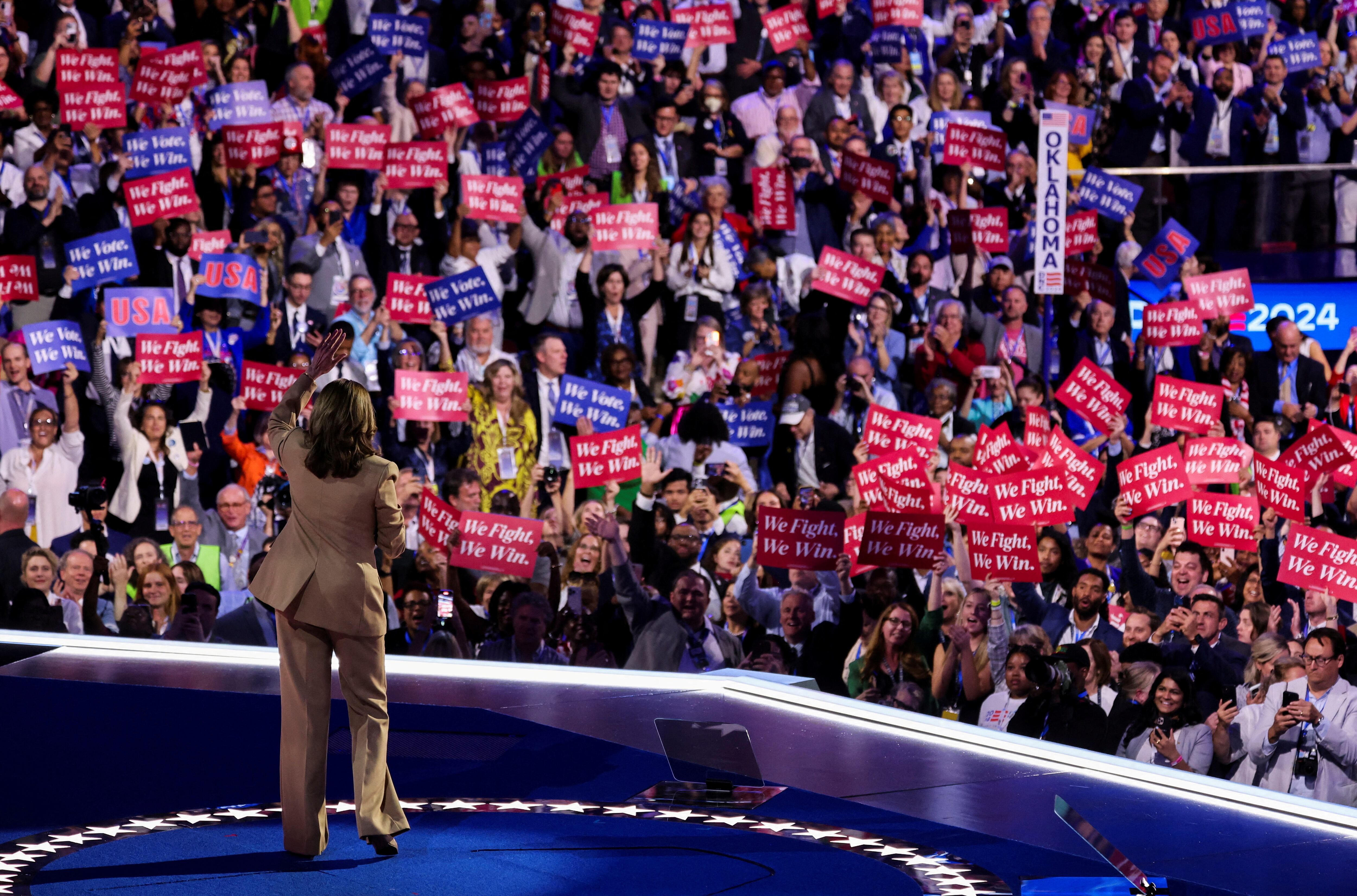 Kamala Harris destacó el rol de Joe Biden al frente de la Casa Blanca (REUTERS/Mike Blake)