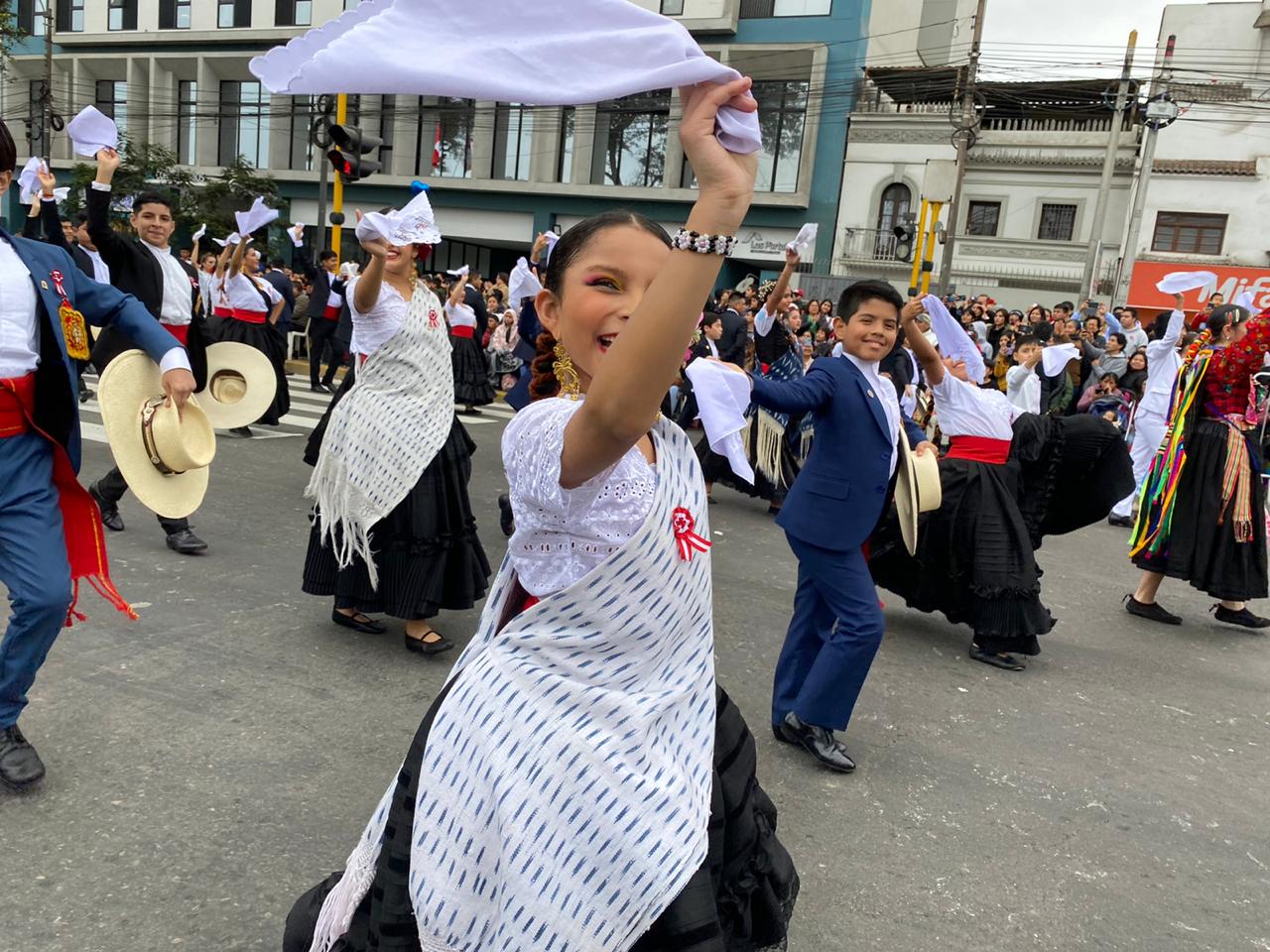 Gran desfile y Parada Militar en Perú por Fiestas Patrias | Infobae Perú / Clara Giraldo - Ricardo Mc Cubbin