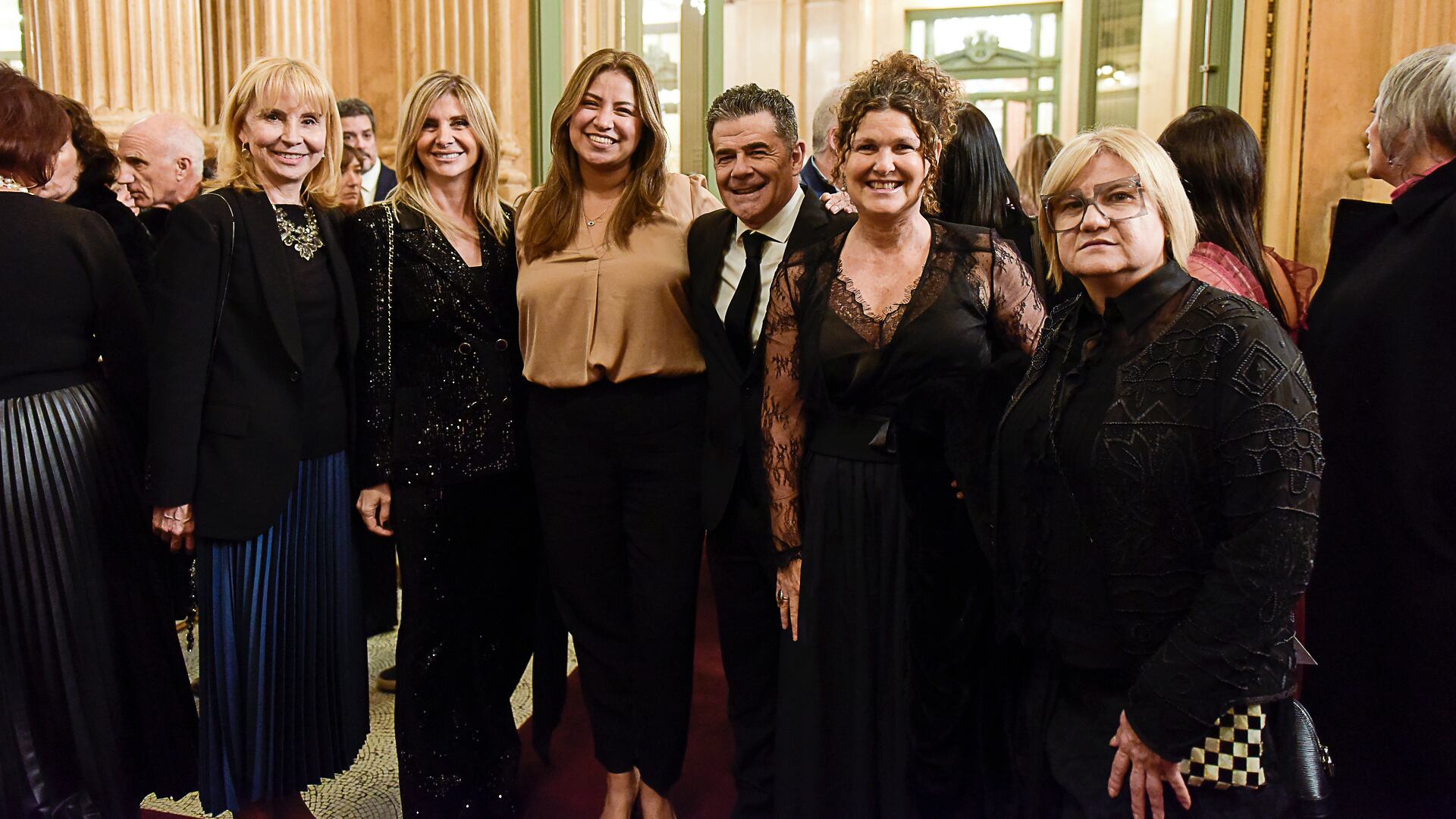 Teatro Colón - Gala de la Cooperadora del Hospital de Niños Dr. Ricardo Gutiérrez celebra su 10º Aniversario