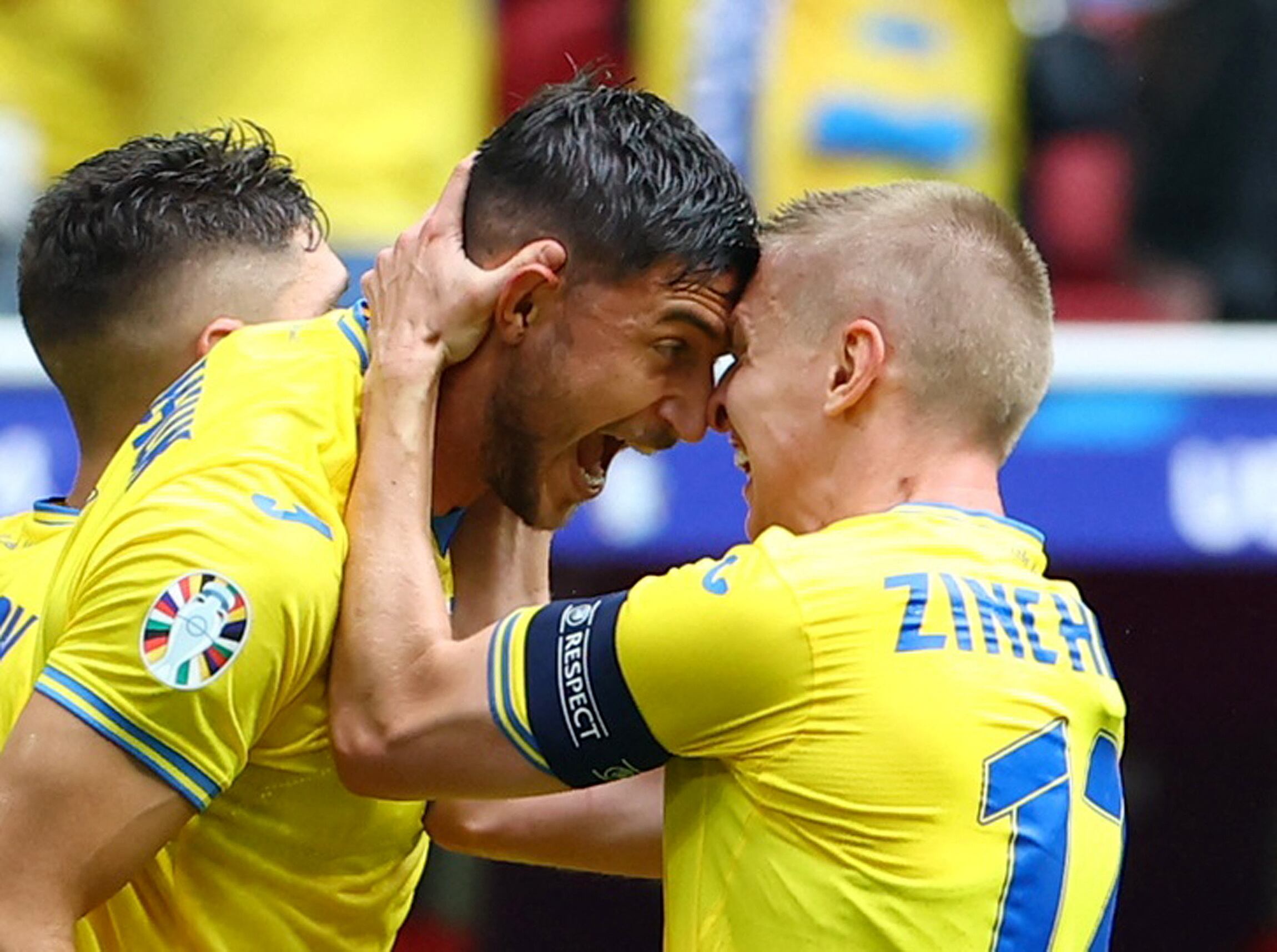 Ucrania celebra el segundo gol. (Bernadett Szabo/Reuters)