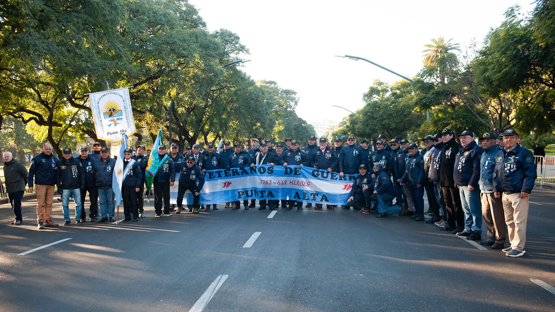 Desfile militar por el 9 de Julio