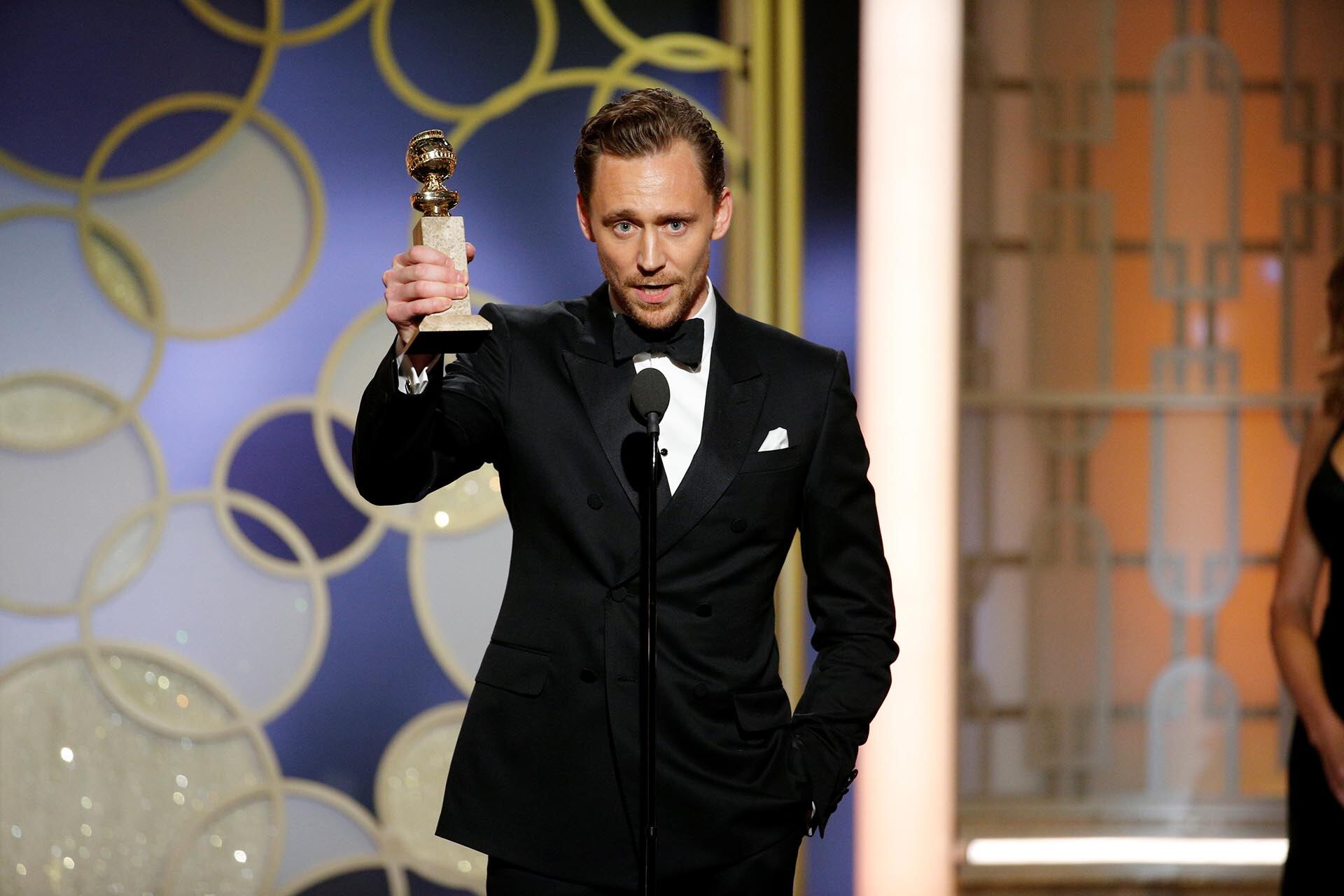 opr su trabajo en 'The Night Manager' Tom Hiddleston recibió el Globo de Oro en 2017 a Mejor actor en una miniserie - crédito Paul Drinkwater/NBC/REUTERS