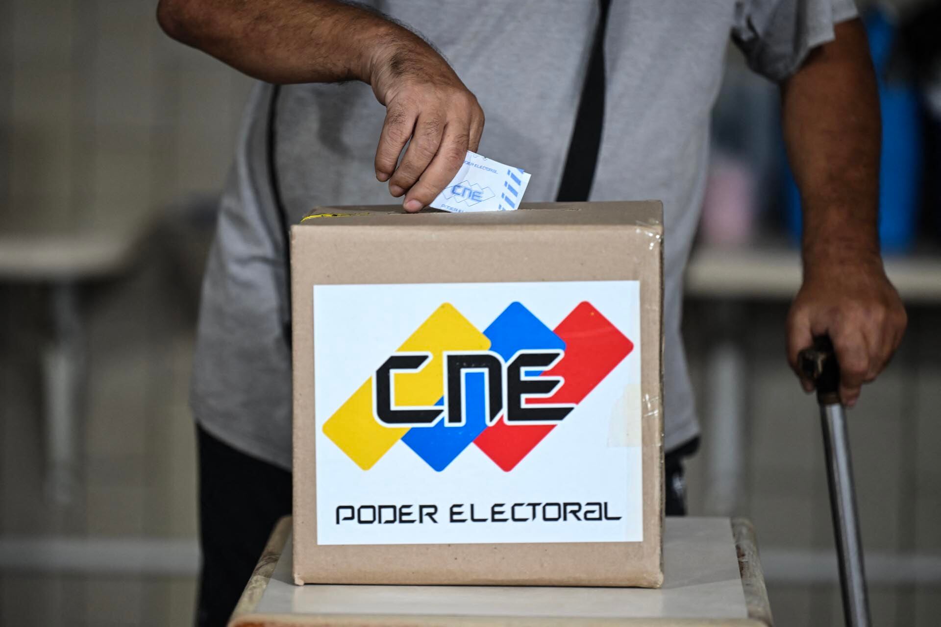 Elecciones presidenciales en Venezuela - venezolanos votando