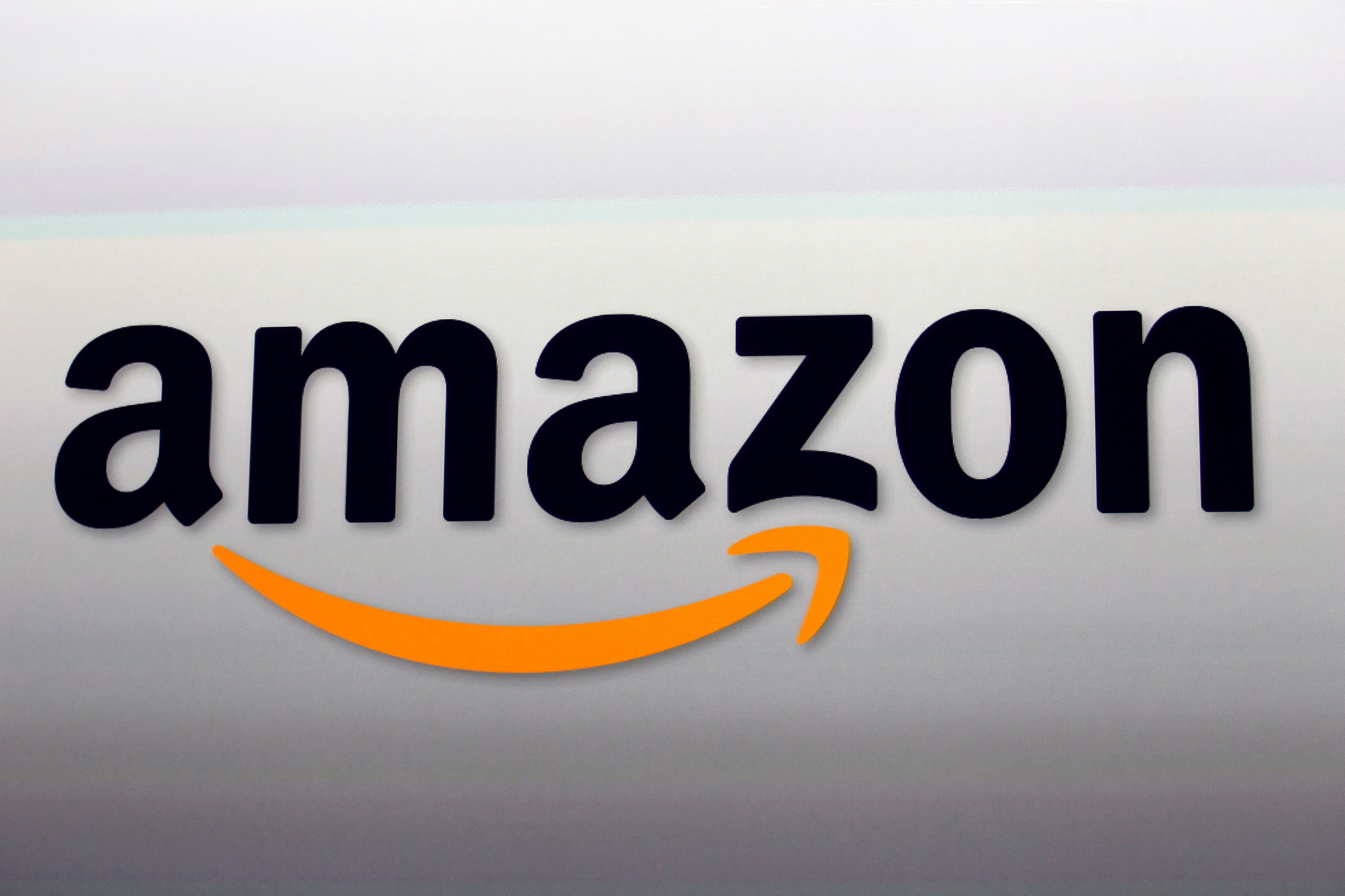 Amazon se encarga de efectuar el envío de la tarjeta si es física. (Foto AP /Reed Saxon)