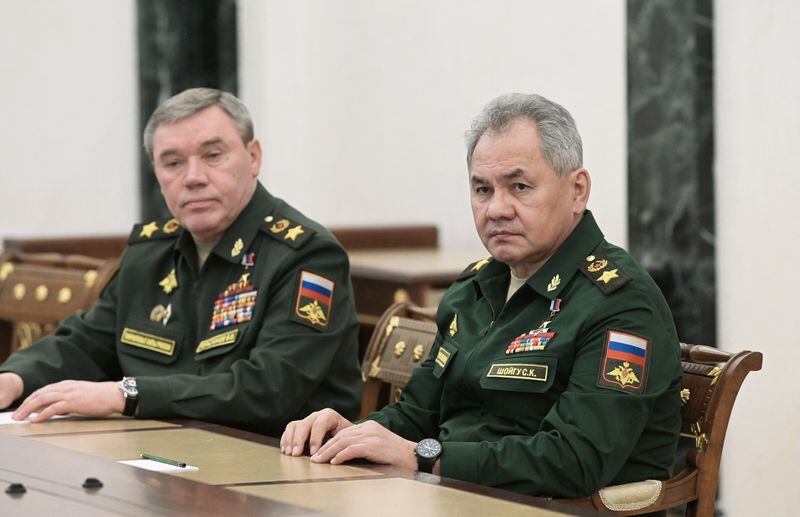 El ministro de Defensa ruso, Serguéi Shoigu, y el jefe del Estado Mayor de las Fuerzas Armadas rusas, Valeri Guerásimov. Sputnik/Aleksey Nikolskyi/Kremlin vía REUTERS