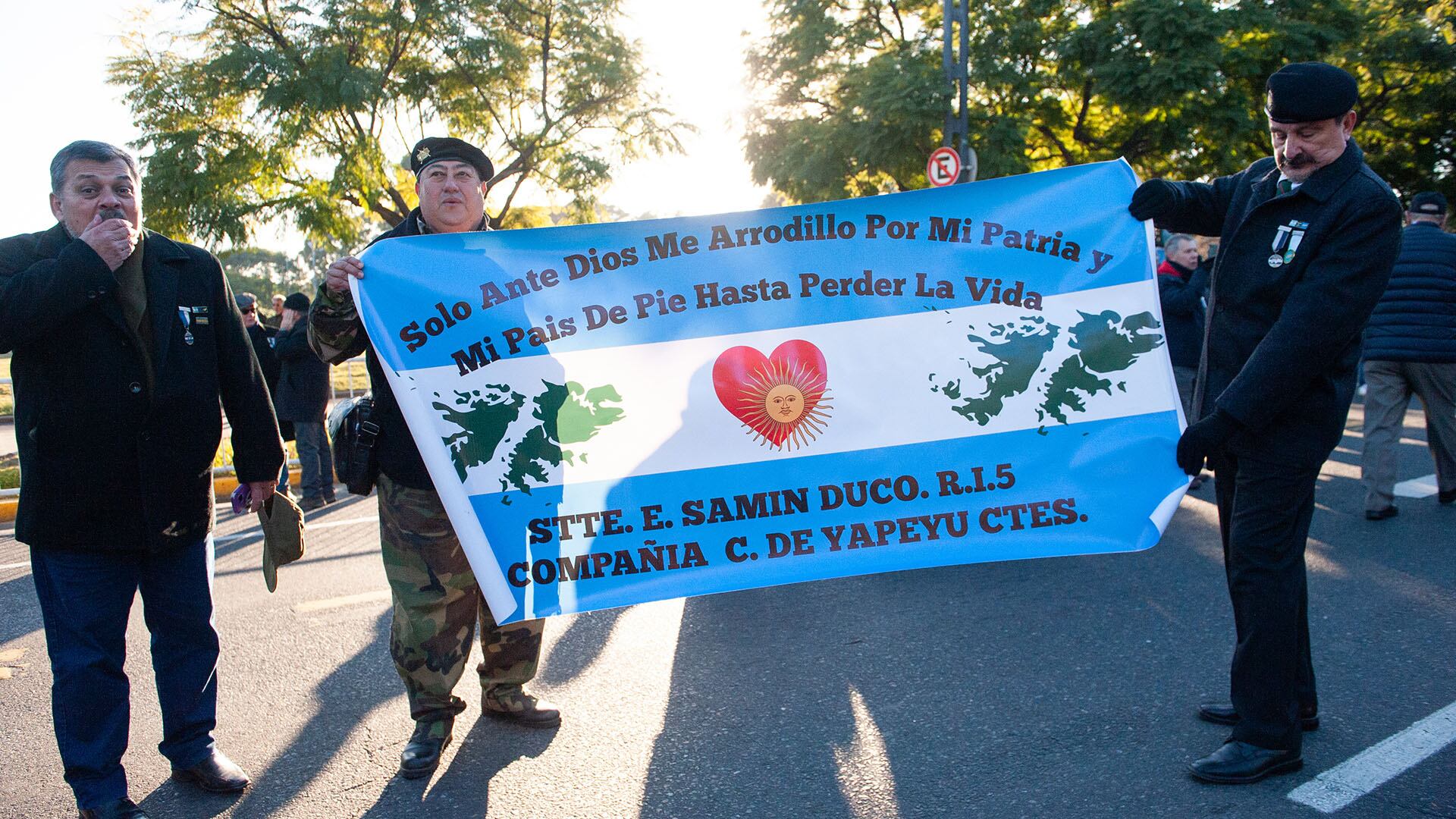 Desfile militar por el 9 de Julio