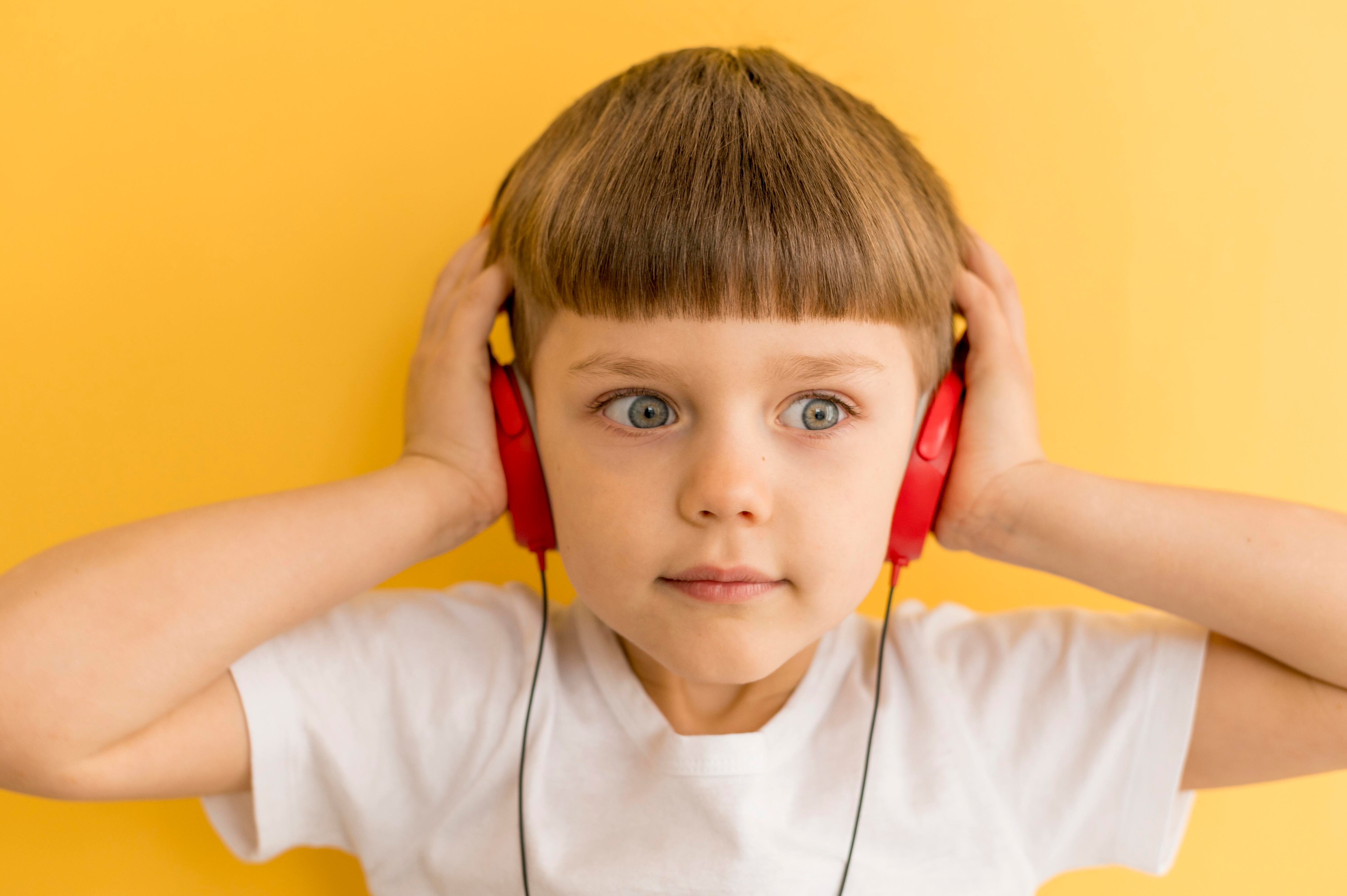 auriculares niño (freepik)