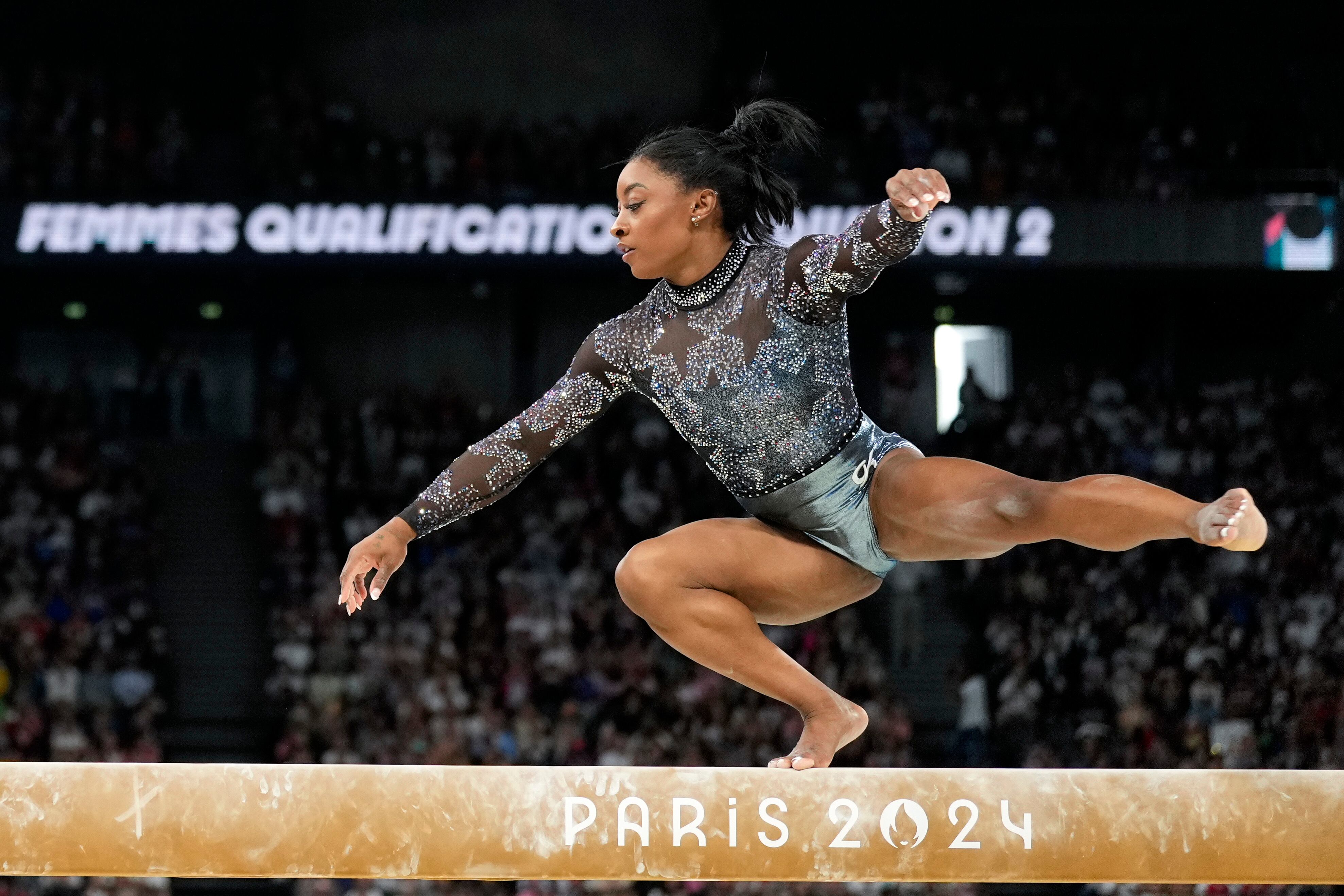 La gimnasta estadounidense aseguró que no abandonará sus sueños a pesar de la lesión que sufrió en una ronda clasificatoria (AP Foto/Abbie Parr)