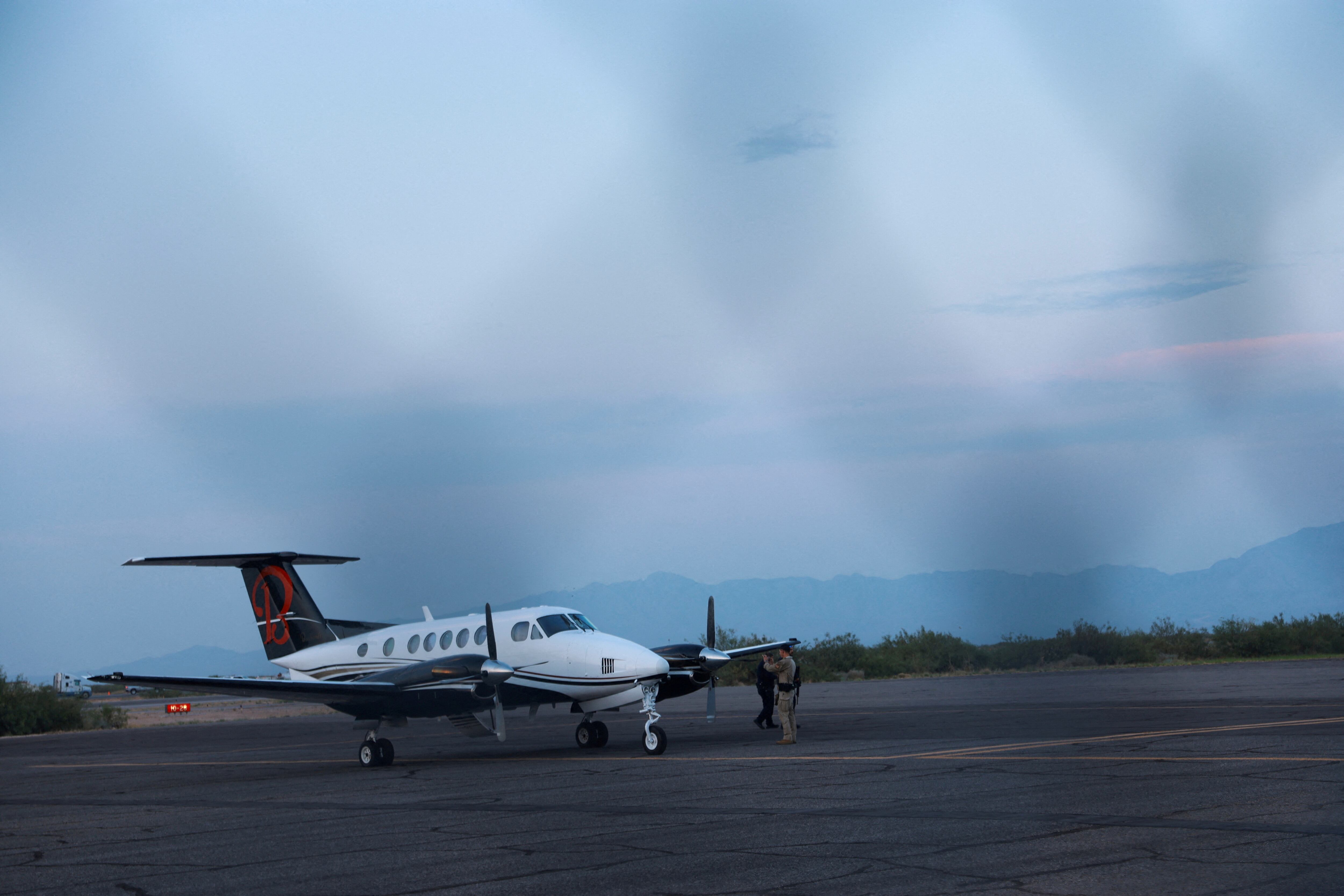 El avión que llevó a 'El Mayo' y Joaquín Guzmán López a EEUU fue visto en el aeropuerto "Doña Ana", en Santa Teresa, Nuevo México   (Foto: REUTERS/Jose Luis Gonzalez)