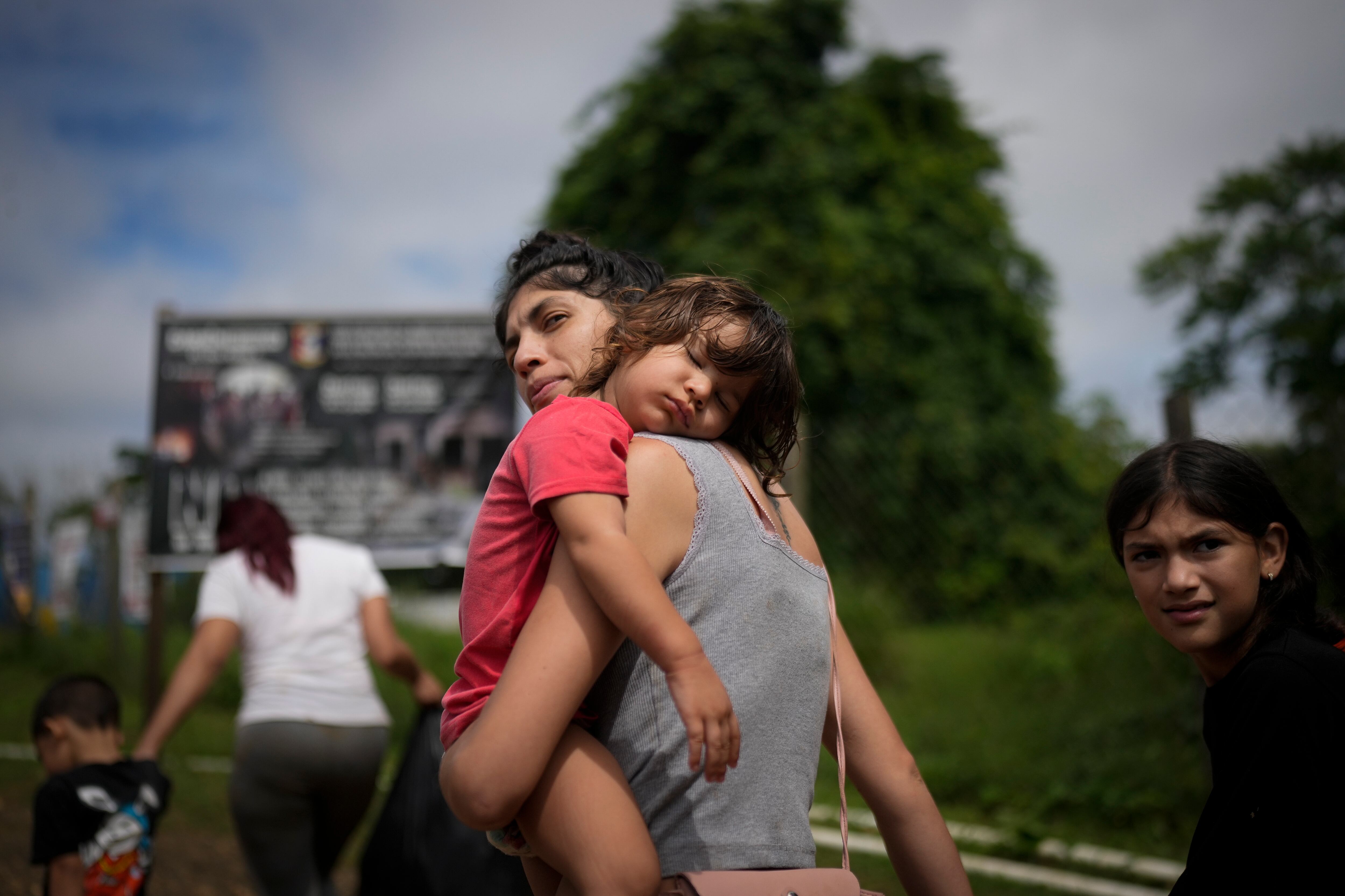 Después de los venezolanos, los ecuatorianos son quienes más cruzan por el Darién (AP Foto/Matías Delacroix)