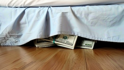 ¿Cuántos millones de dólares en efectivo guardan los argentinos “en el colchón”?