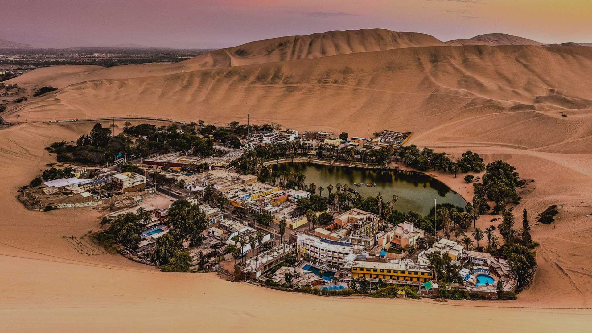 Vista panorámica de la Laguna Huacachina. (Perú Travel)