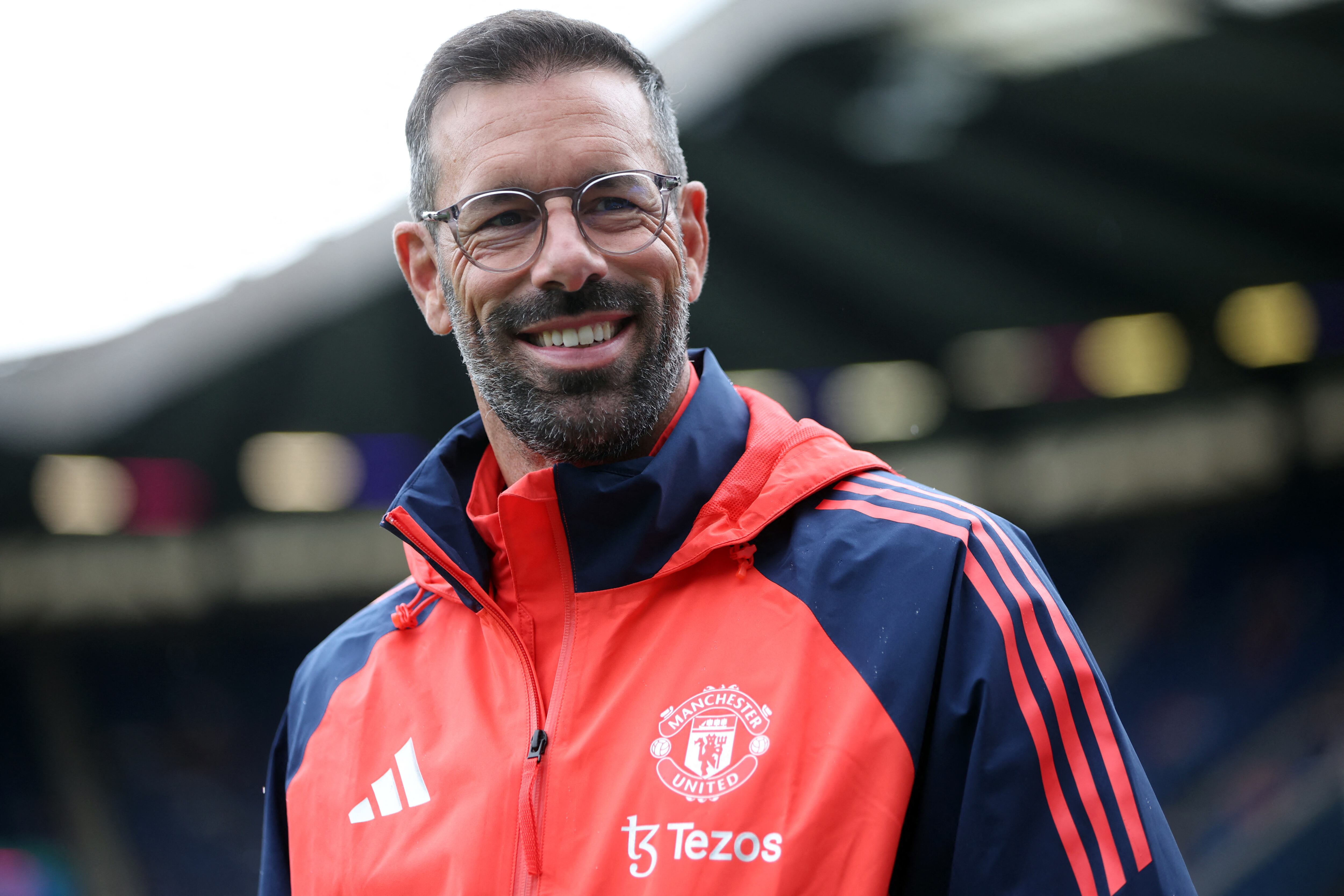 Ruud van Nistelrooy se sumó al cuerpo técnico de Manchester United (Foto: Reuters/Ed Sykes)