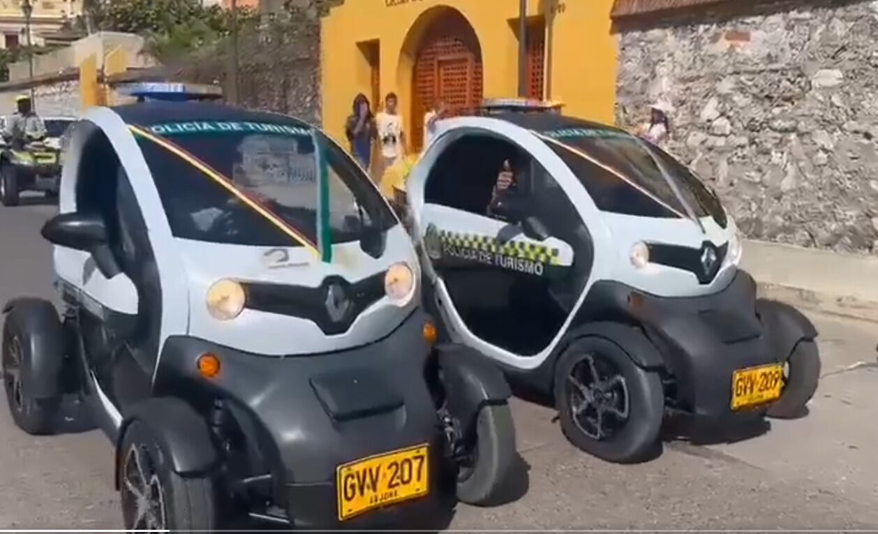 Vehículos de la Policía de Turismo en la marcha del 20 de julio en Cartagena - crédito captura de pantalla La W Radio / X