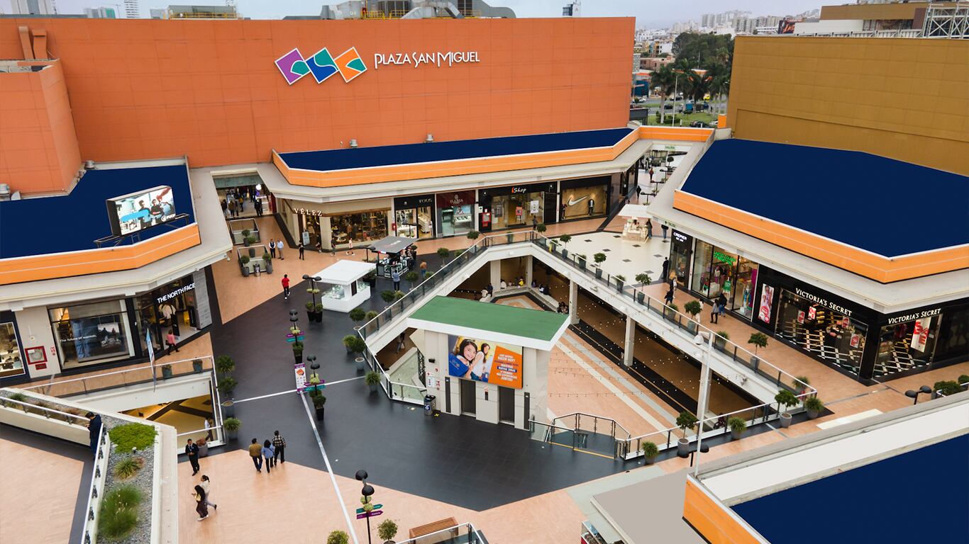 Con una oferta variada que incluye tiendas, restaurantes, cines y áreas de esparcimiento, Plaza San Miguel sigue siendo el corazón comercial de Lima.
Foto: Perú Retail