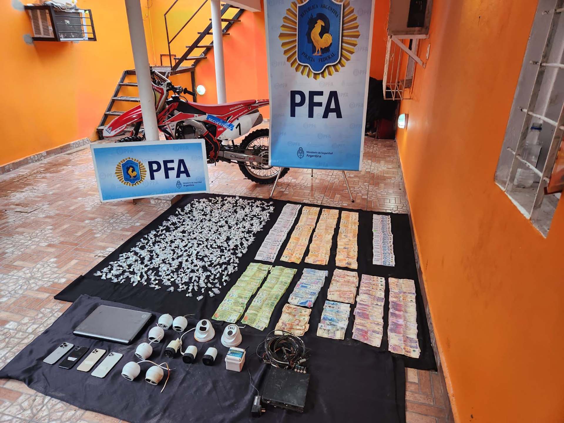 La PFA desarticuló un búnker de drogas