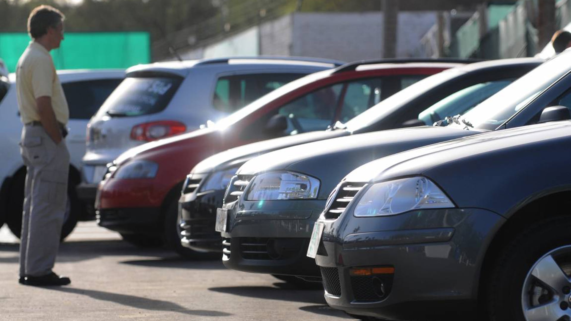 Los autos usados son una alternativa más económica a los autos de agencia. (Archivo)