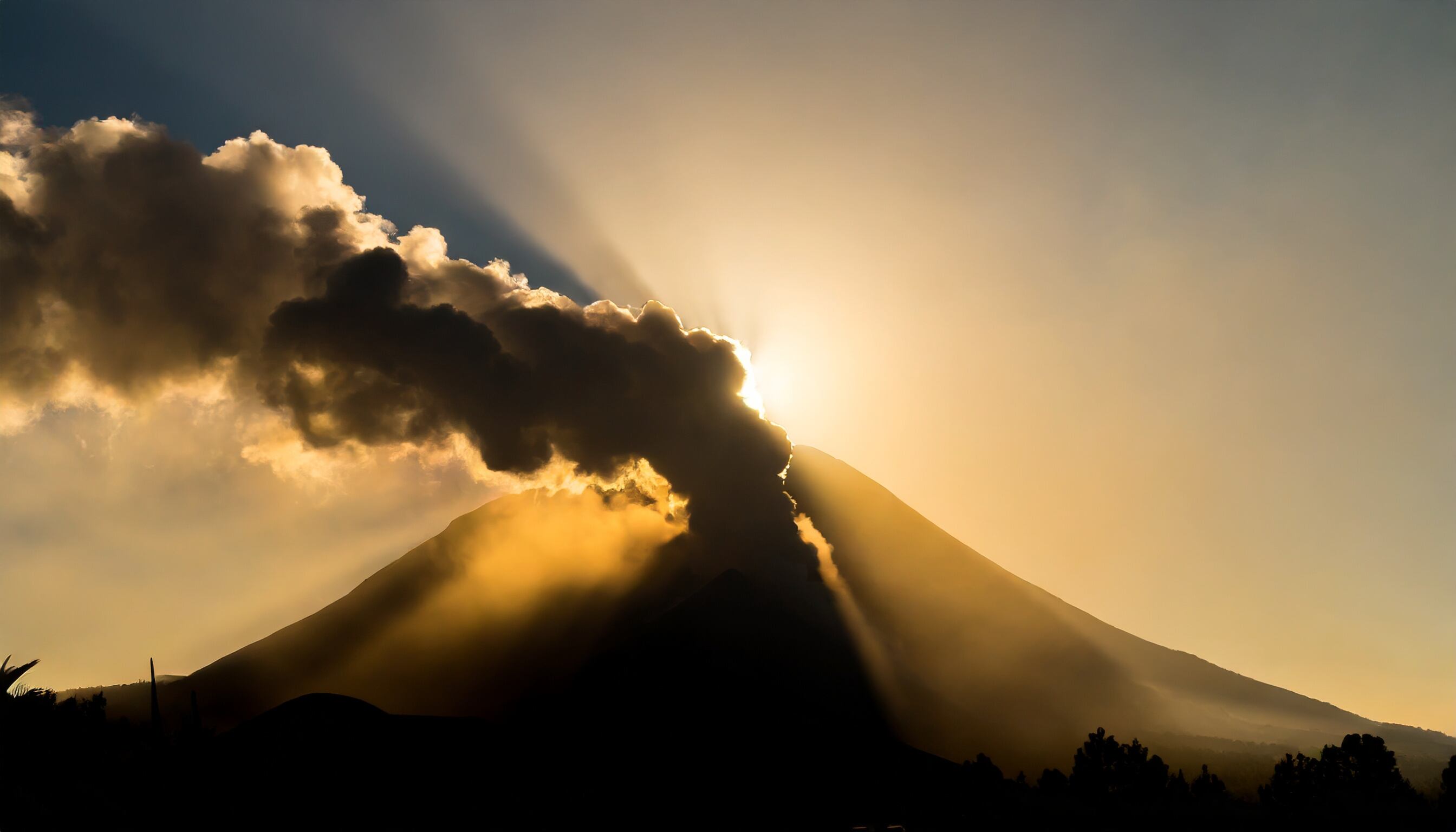 Volcán Popocatépetl
Erupción
Lava
Humo y cenizas
Actividad volcánica
Fenómeno natural
México
Peligro volcánico
Geología
Observación geológica

Imagen que muestra la espectacular erupción del volcán Popocatépetl en México, con lava, humo y cenizas, destacando la magnitud de este fenómeno natural. - (Imagen ilustrativa Infobae)