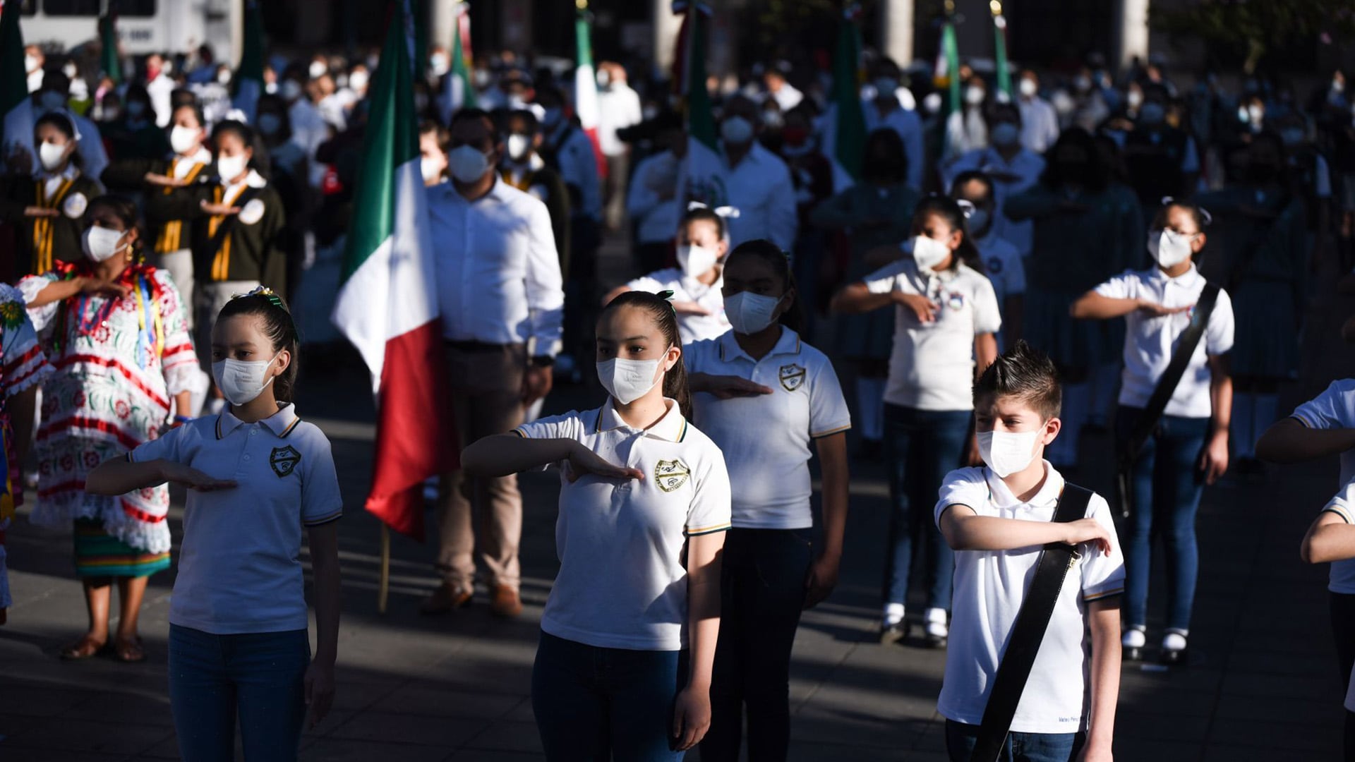 La SEP no suspenderá clases por el día de la Bandera