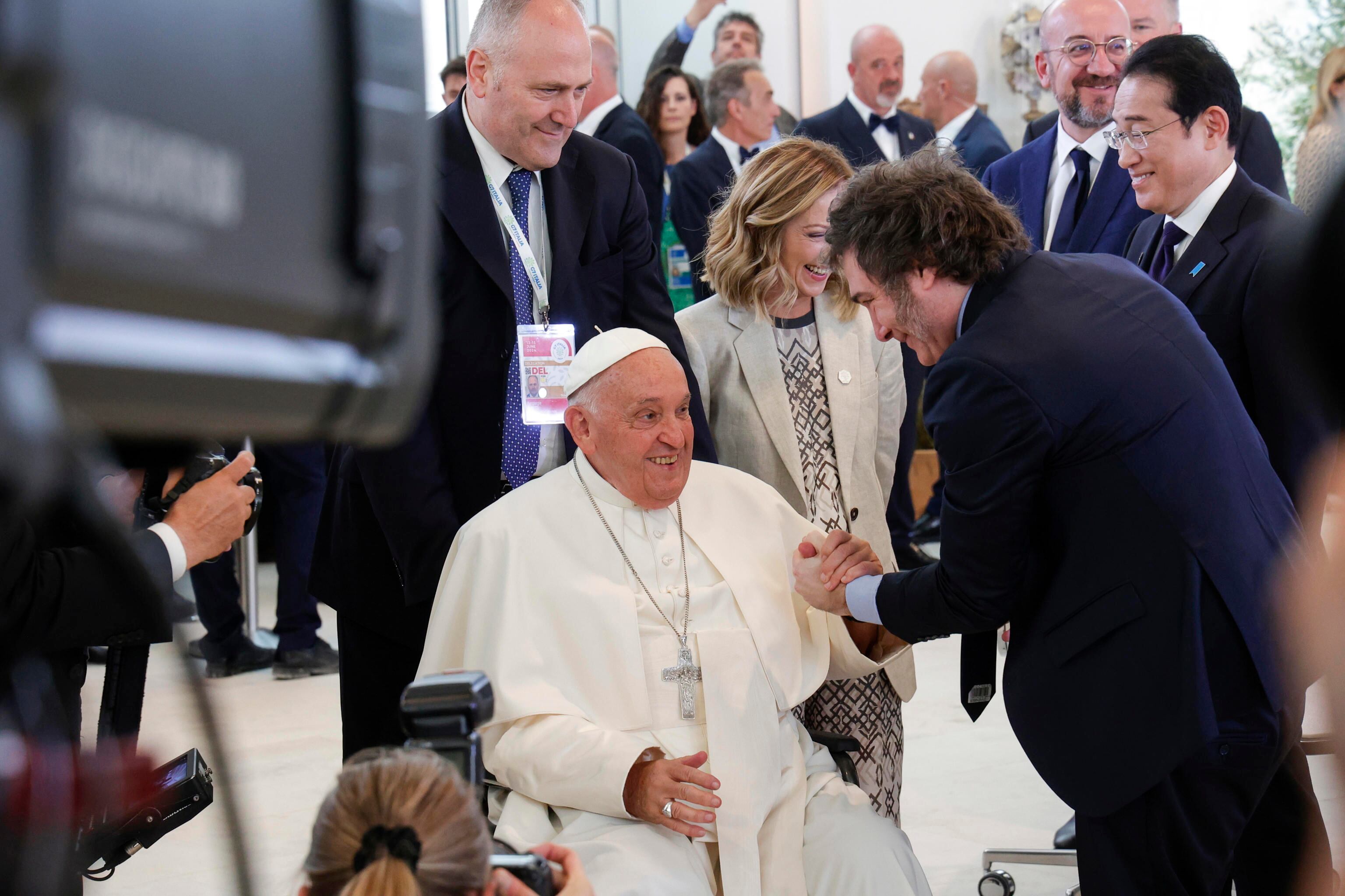 Javier Milei, junto al papa Francisco (EFE/EPA/GIUSEPPE LAMI)
