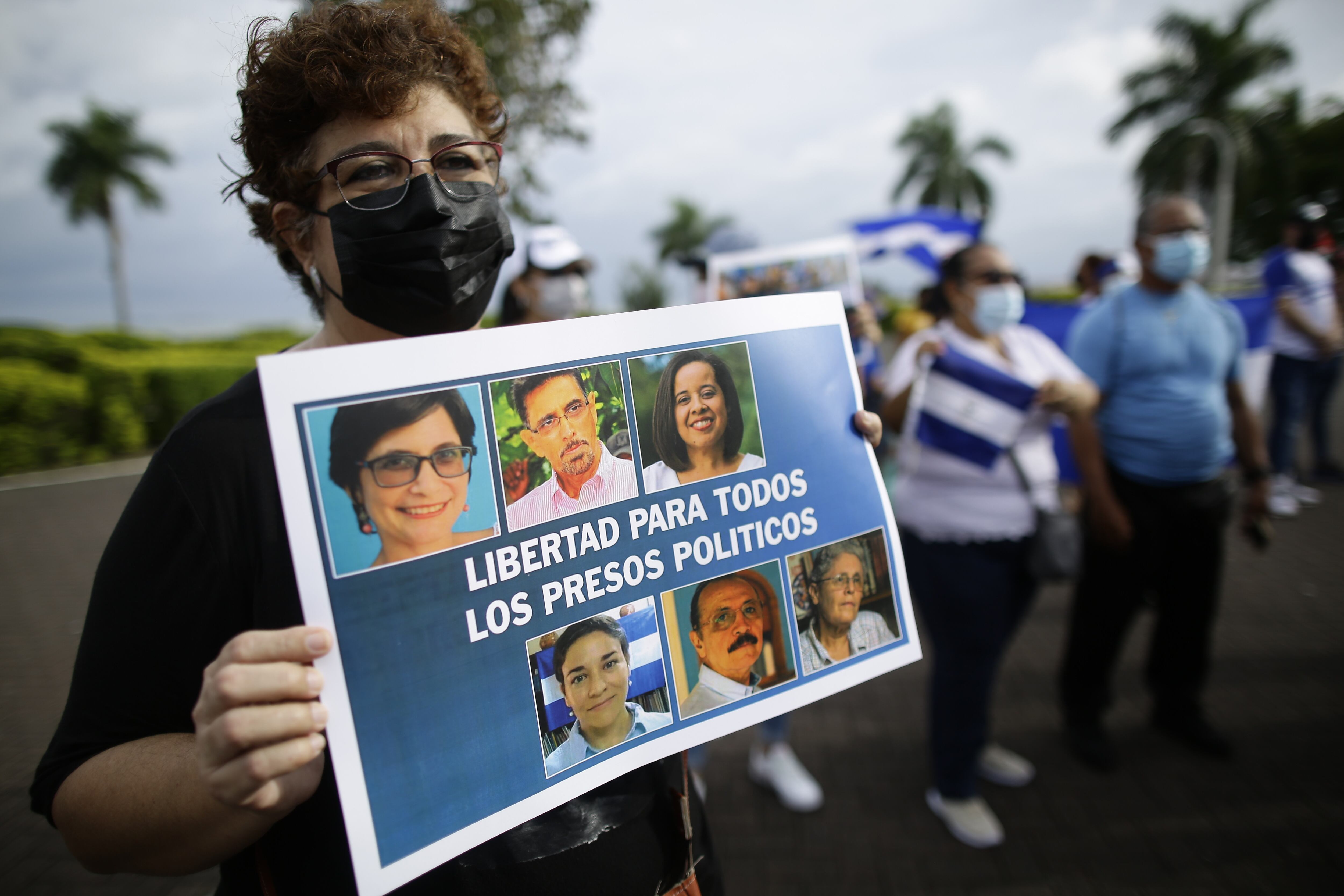 Imagen de archivo de nicaragüenses residentes en la capital protestan para exigir libertad para los presos políticos (EFE/Bienvenido Velasco)
