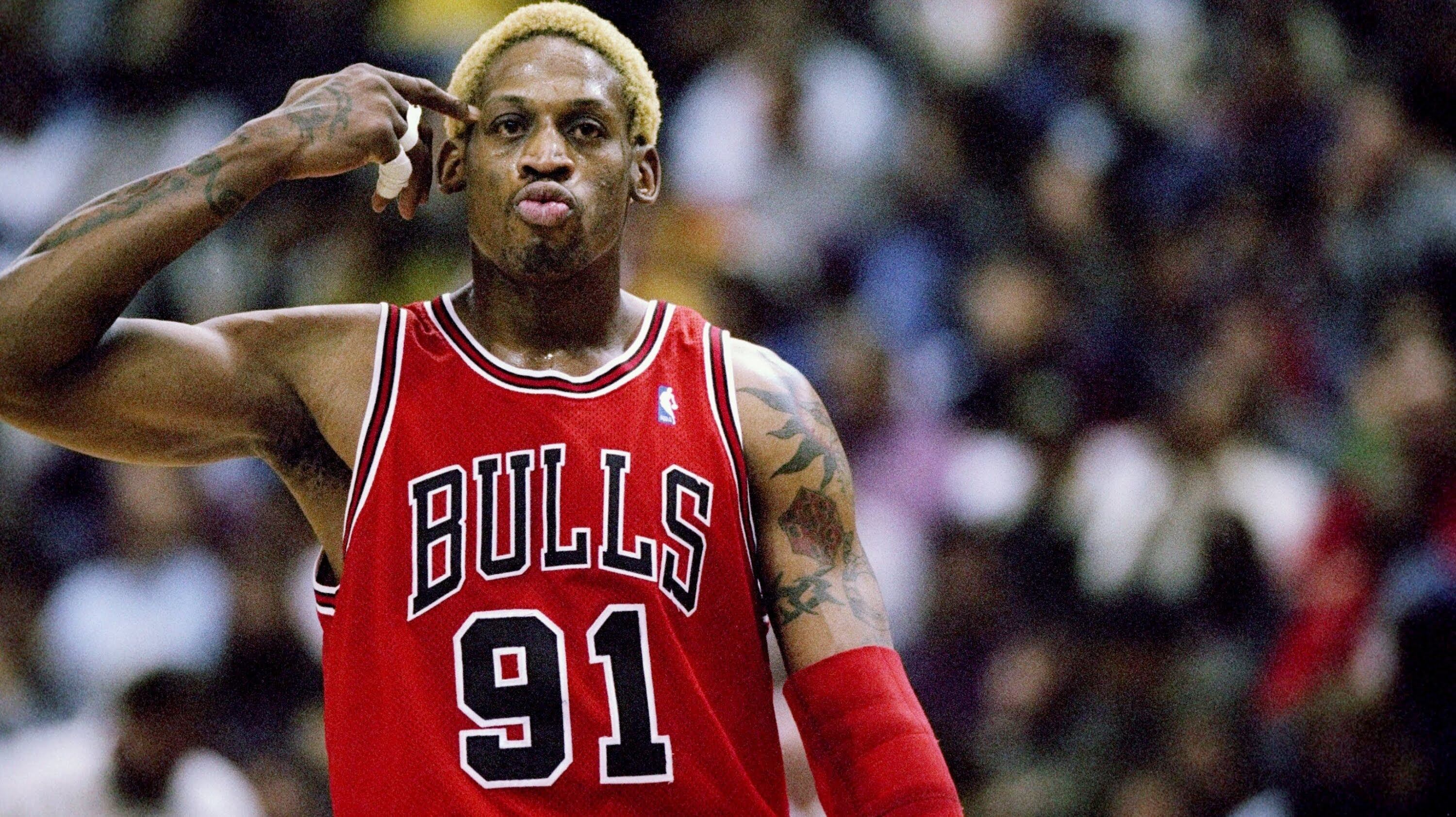 Dennis Rodman desafiaba las normas de la NBA con su apariencia irreverente y tatuajes