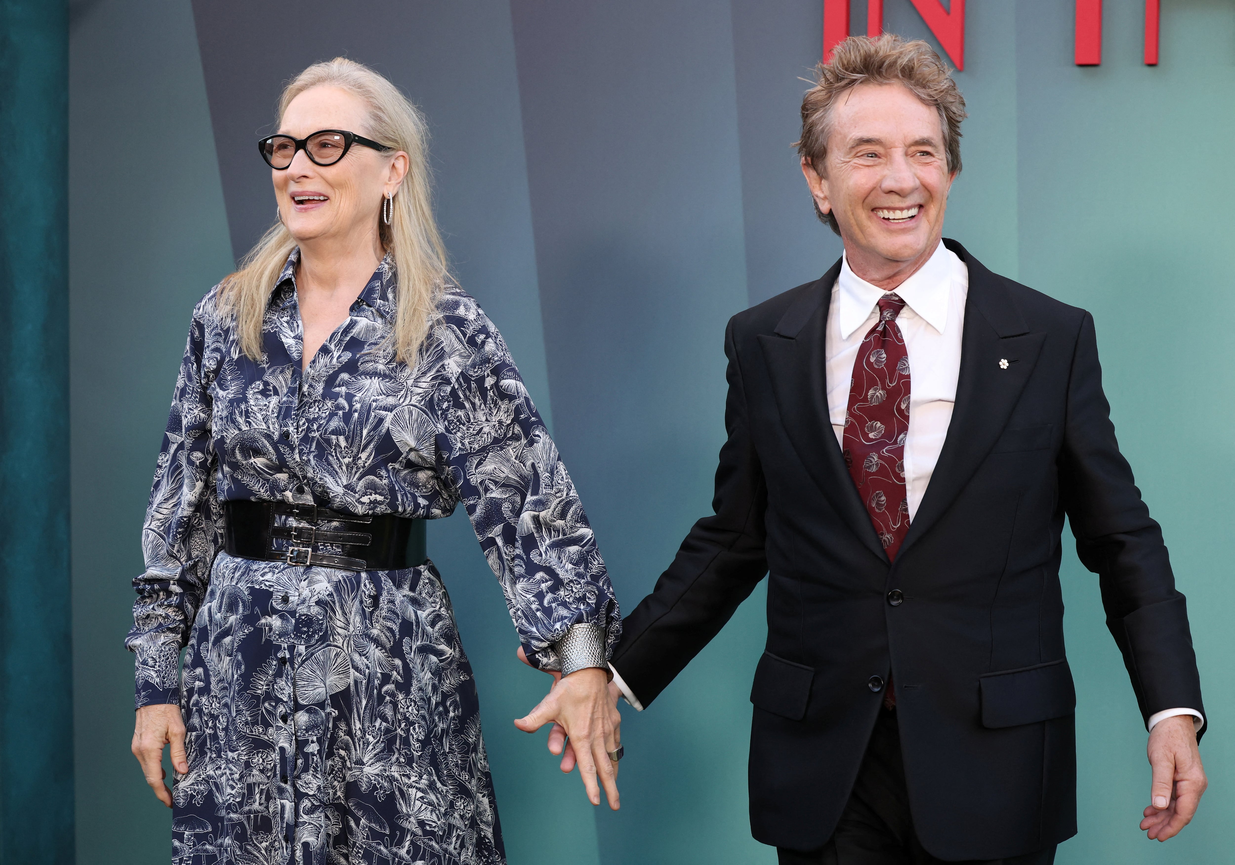 En los premios Emmy 2024, Meryl Streep y Martin Short generaron rumores de romance, aunque representantes confirmaron que son "solo amigos" (REUTERS/Mario Anzuoni)