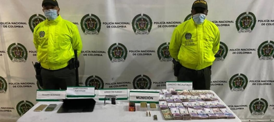 Estupefacientes y drogas fueron incautadas dentro del vehículo - crédito Policía Nacional