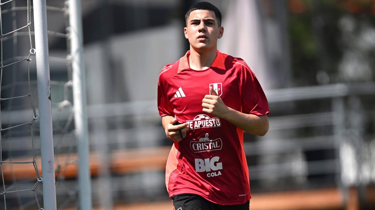 Felipe Chávez entrenándose con la selección peruana. - Crédito: FPF